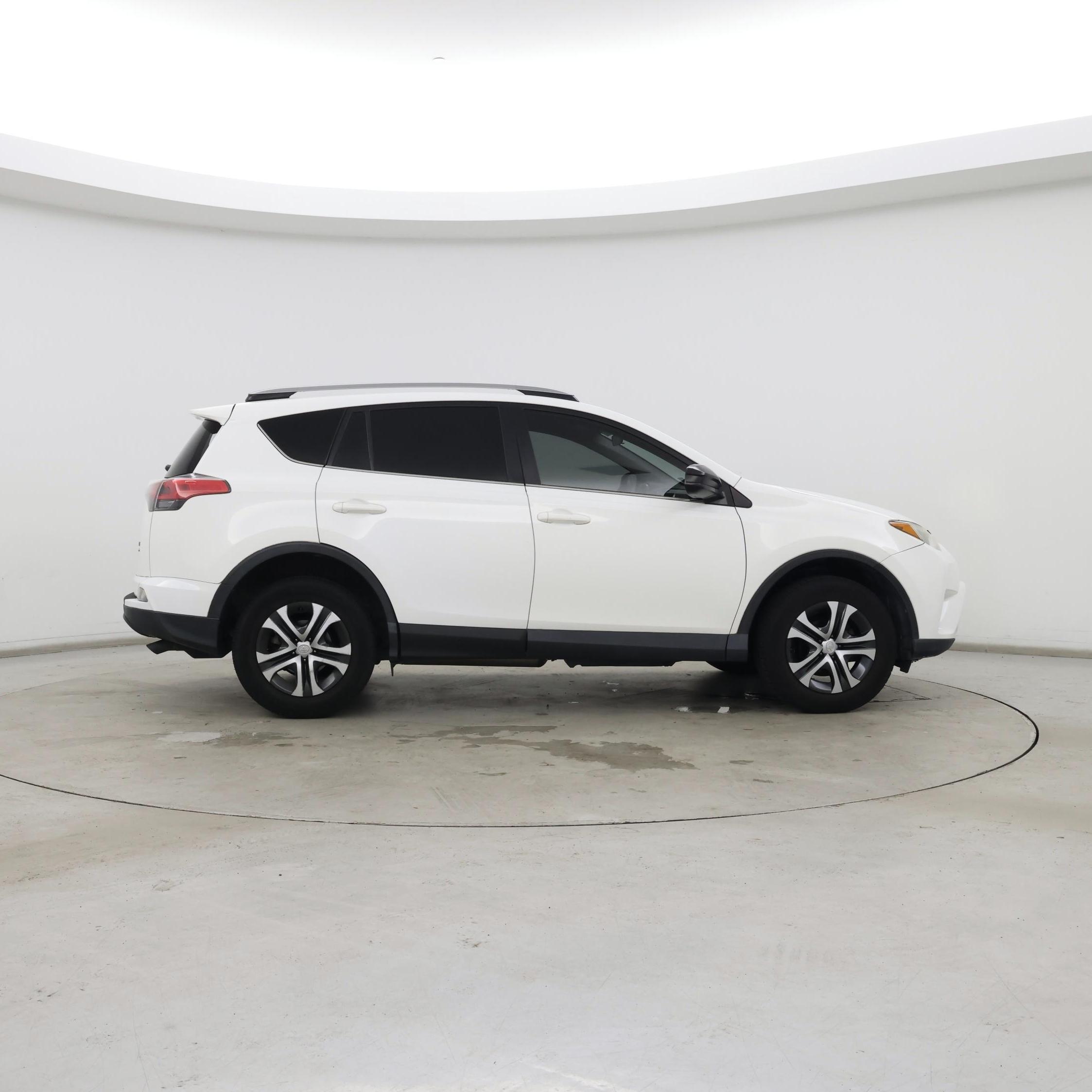 Thumbnail: 2017 Toyota RAV4 - 7