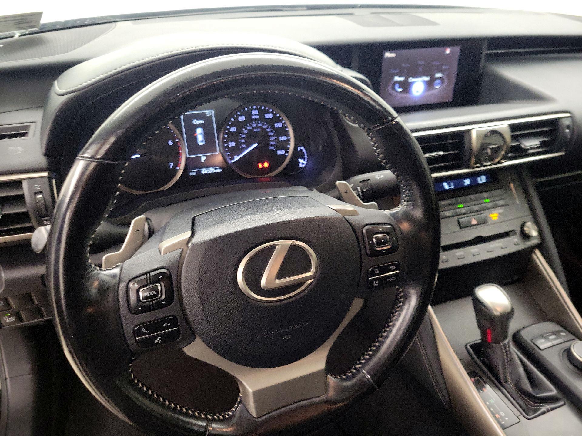 Thumbnail: 2020 Lexus IS - 10