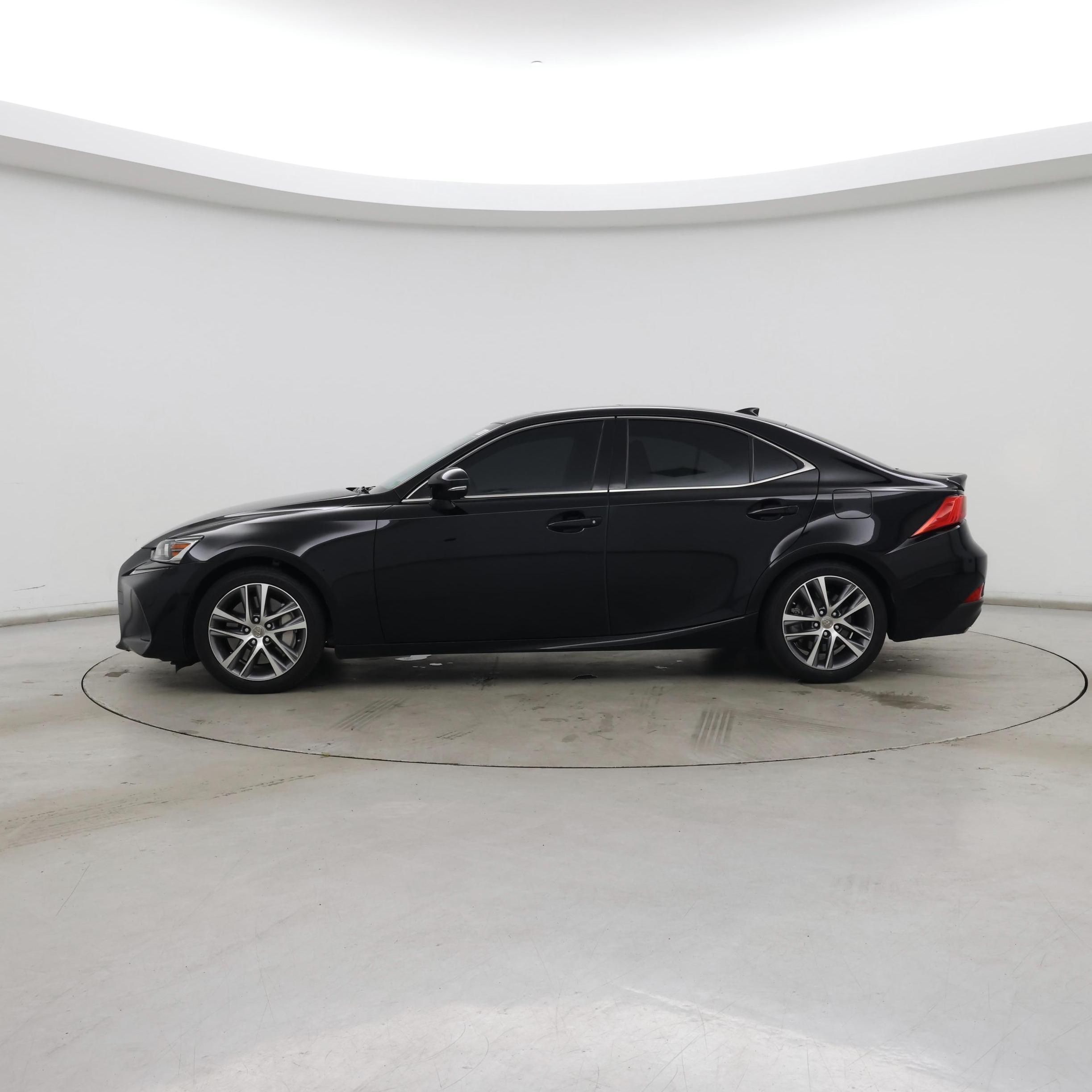 Thumbnail: 2020 Lexus IS - 3