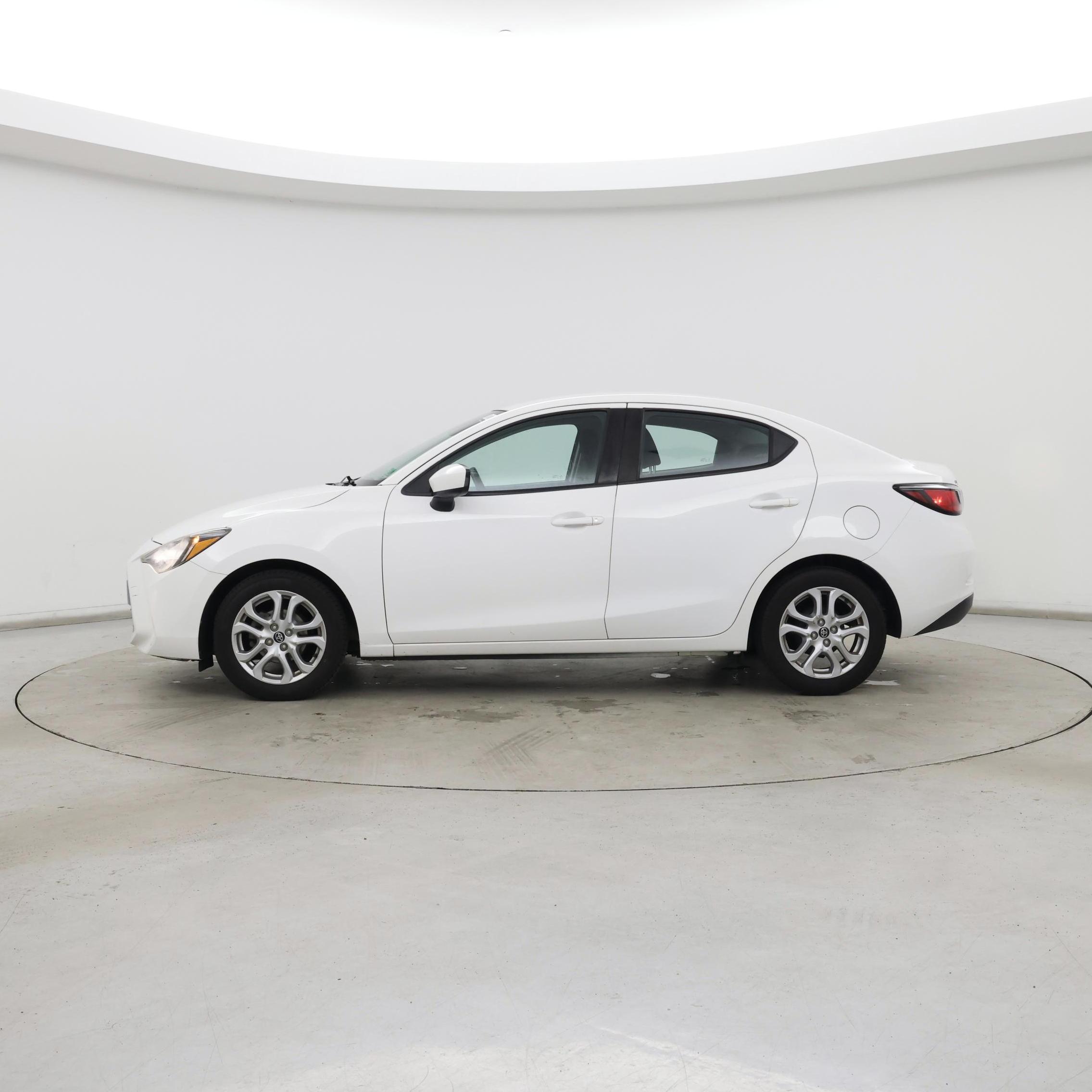 Thumbnail: 2018 Toyota Yaris iA - 3
