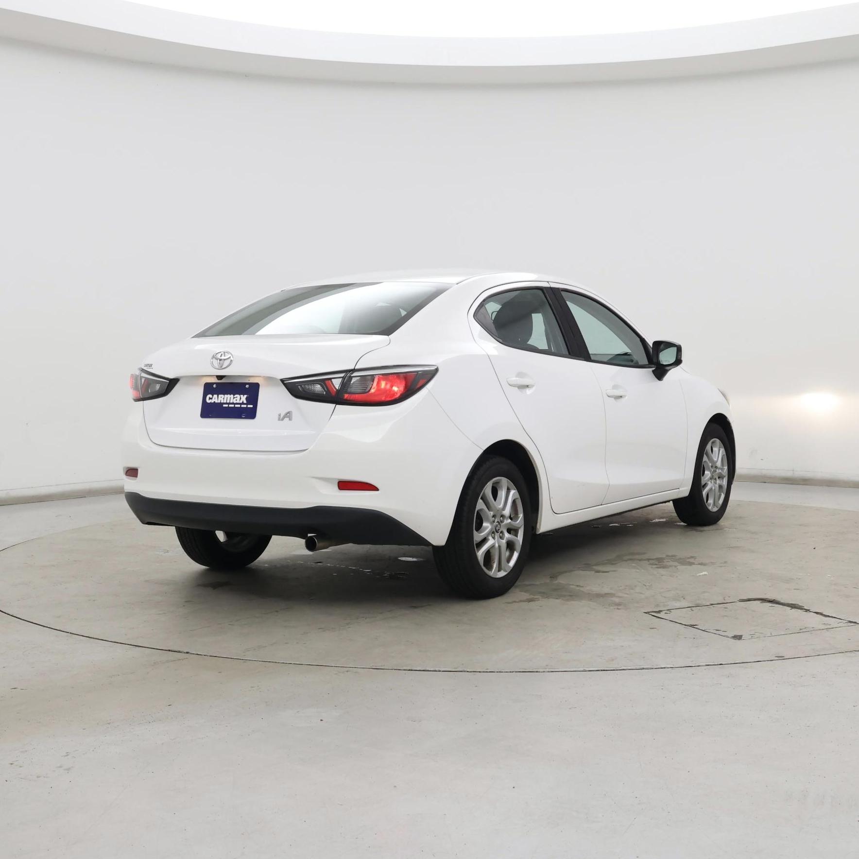 Thumbnail: 2018 Toyota Yaris iA - 8