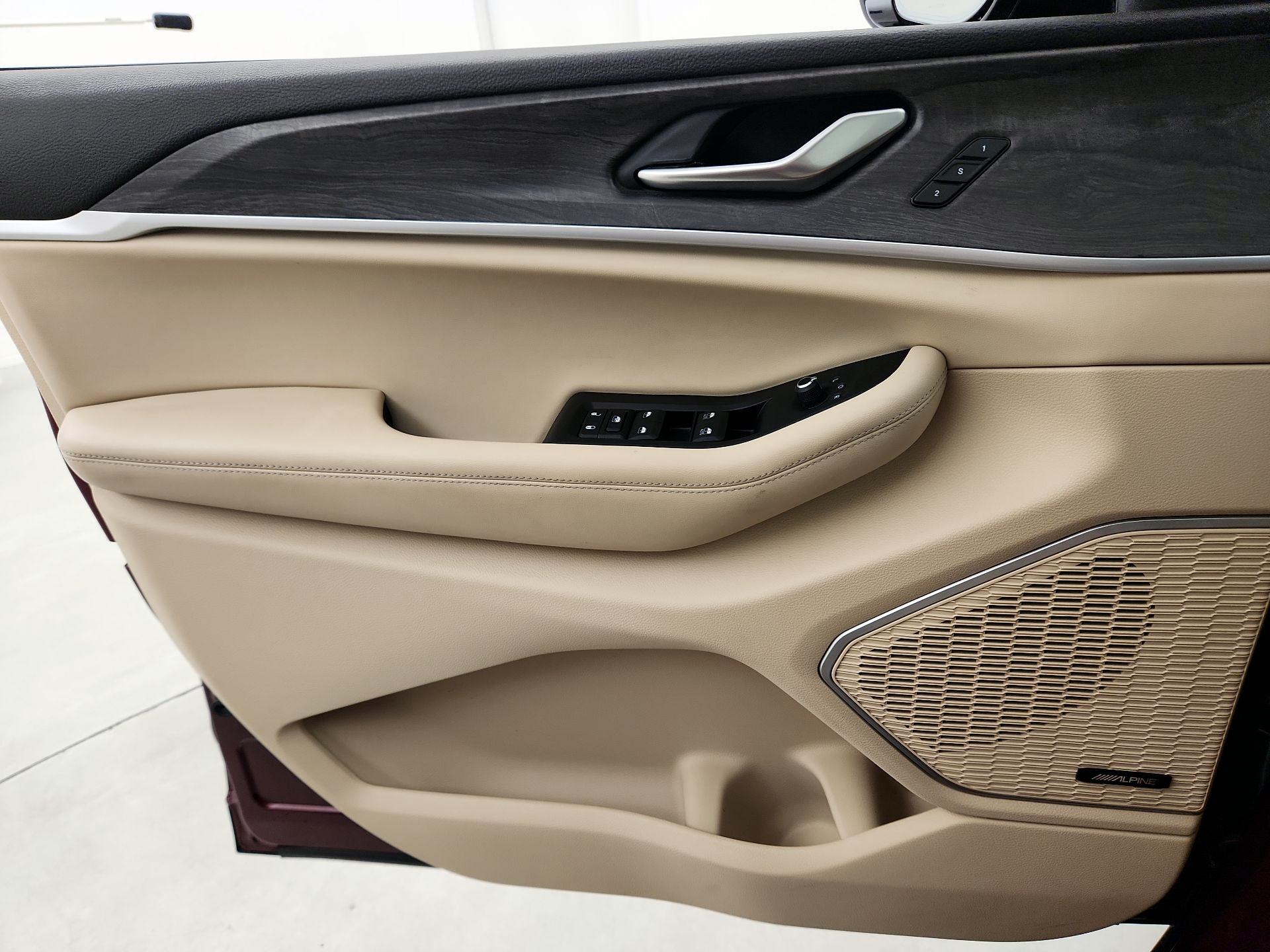 Thumbnail: 2022 Jeep Grand Cherokee - 12