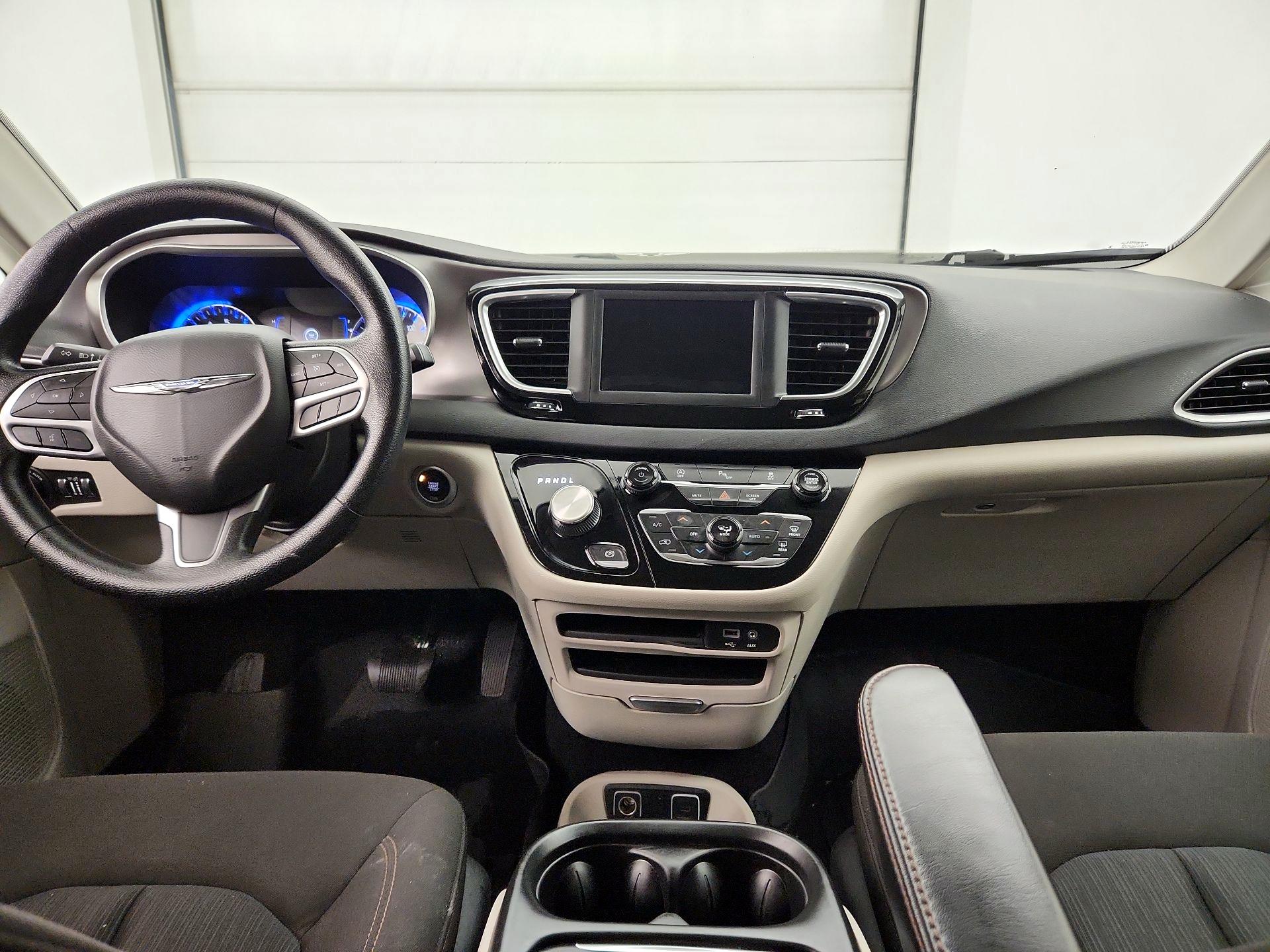Thumbnail: 2020 Chrysler Pacifica - 9