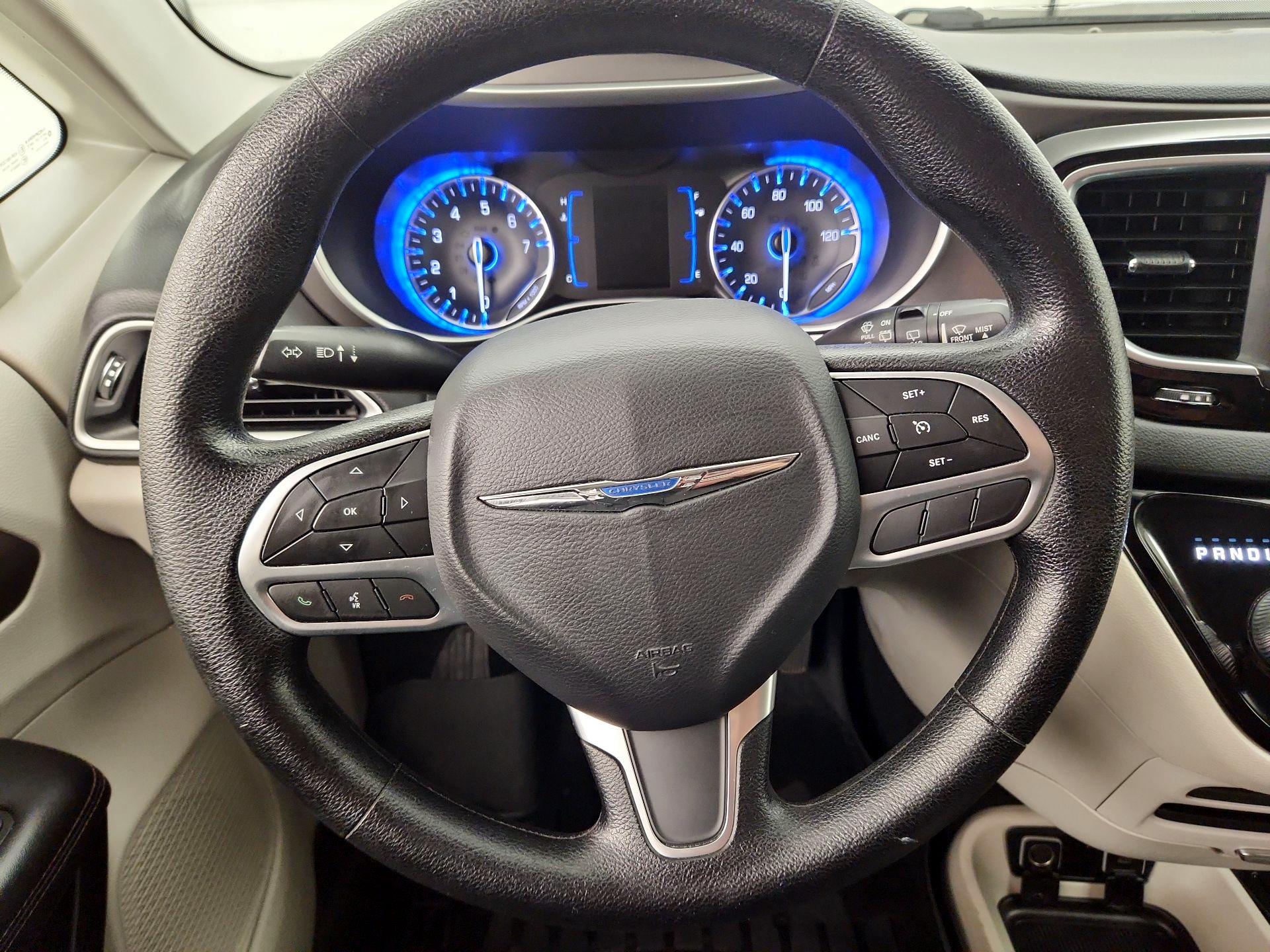 Thumbnail: 2020 Chrysler Pacifica - 10