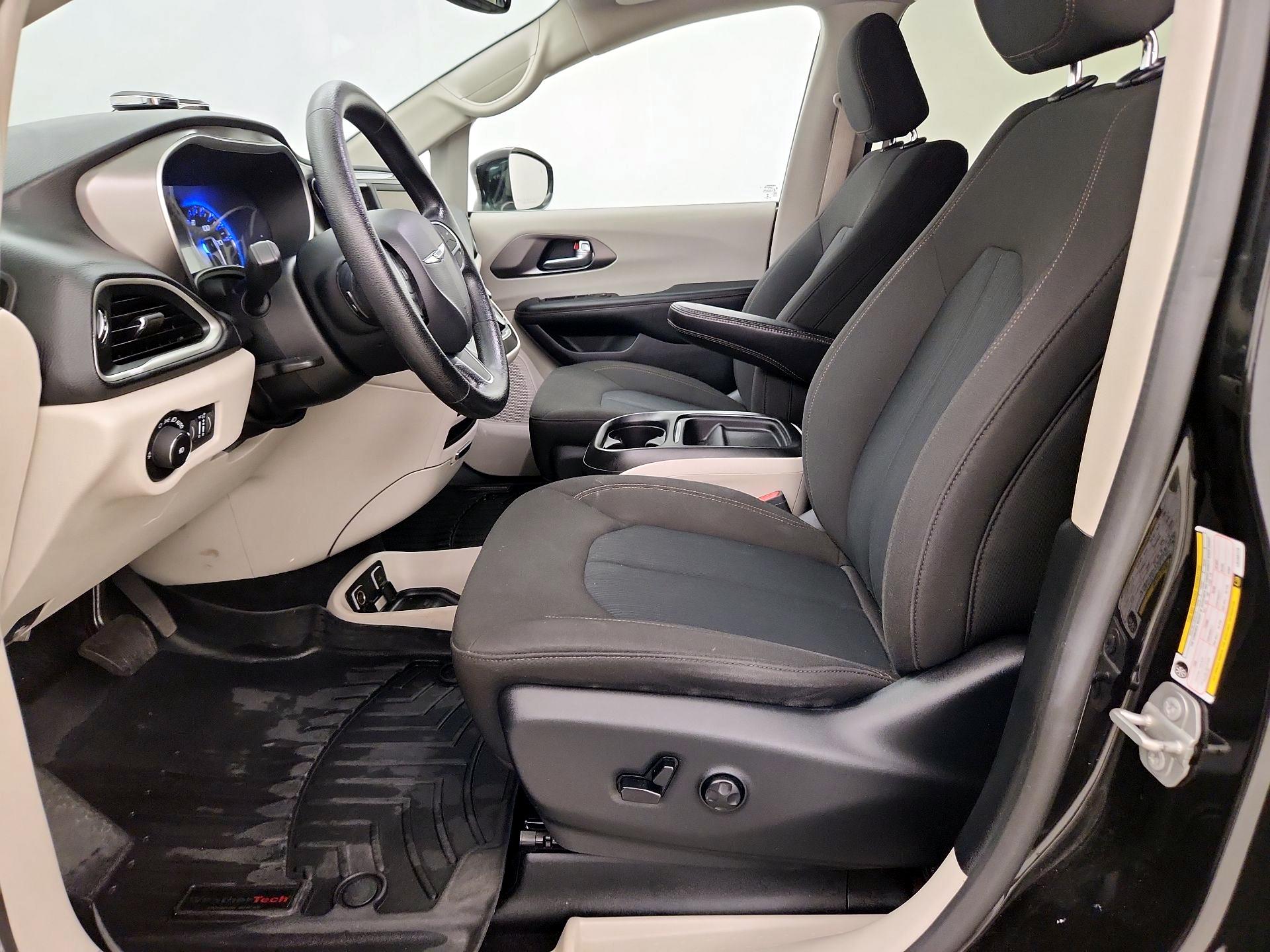 Thumbnail: 2020 Chrysler Pacifica - 11