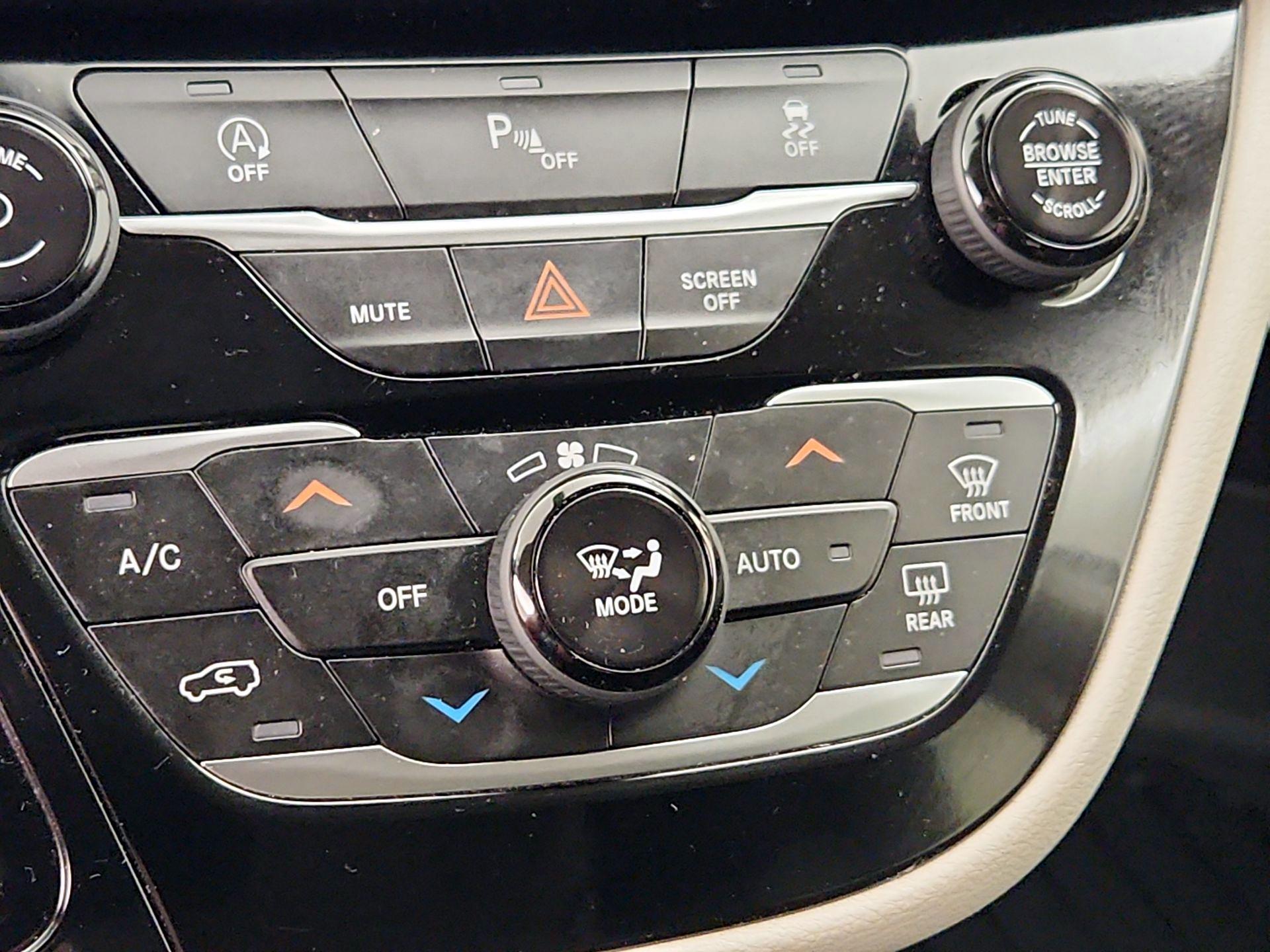 Thumbnail: 2020 Chrysler Pacifica - 16
