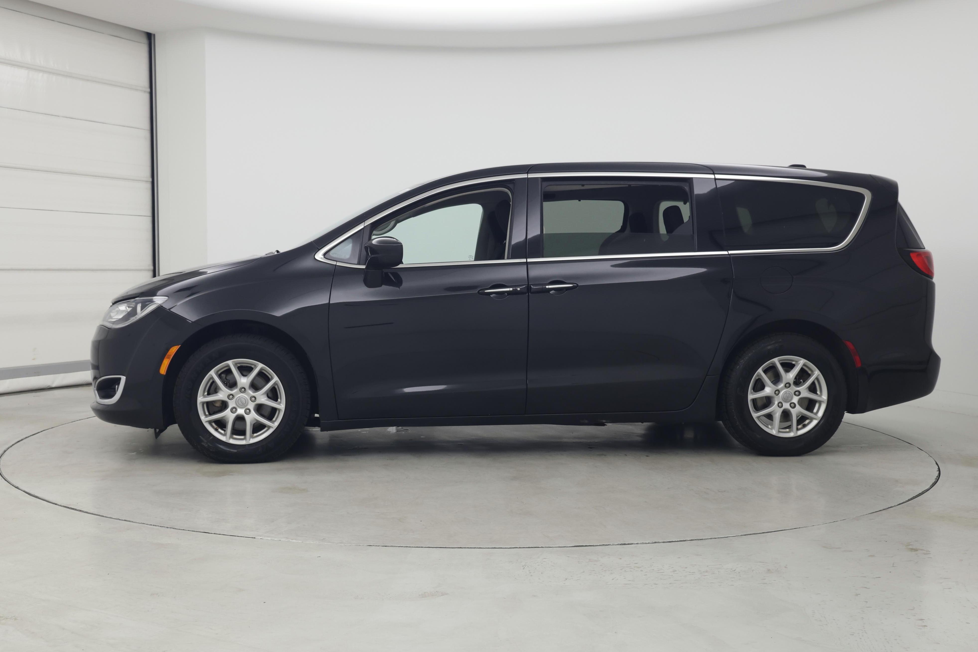 Thumbnail: 2020 Chrysler Pacifica - 3