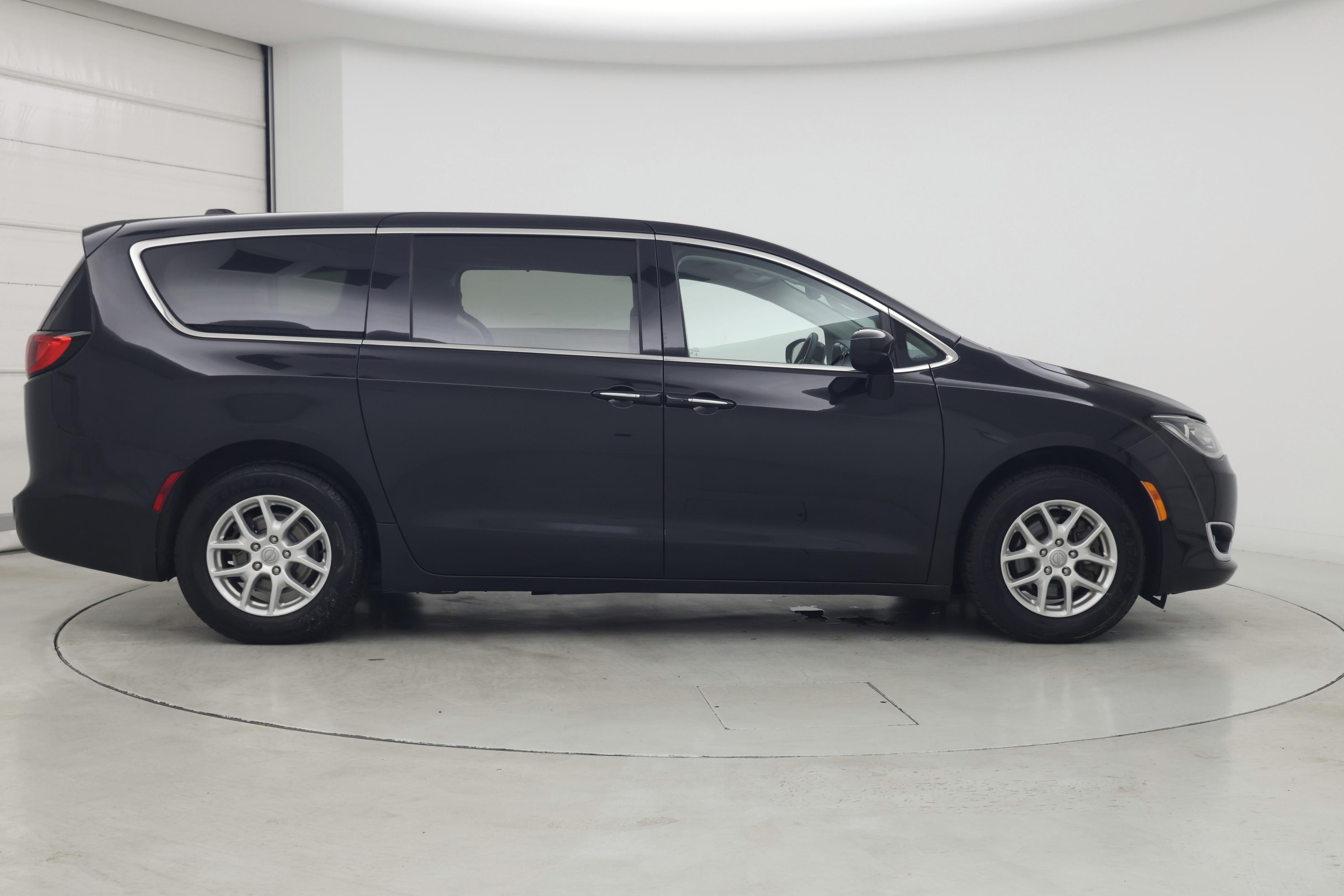 Thumbnail: 2020 Chrysler Pacifica - 7