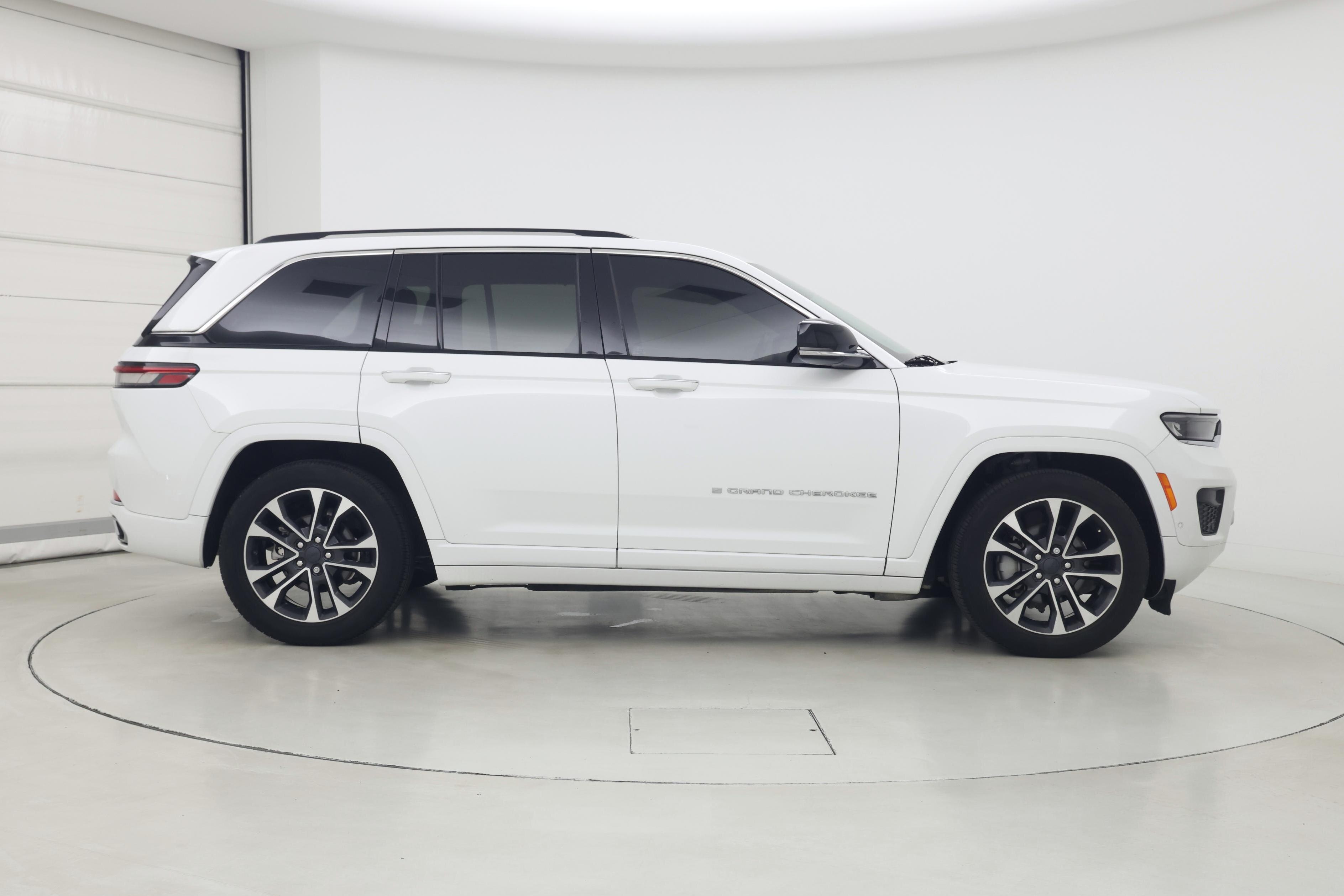 Thumbnail: 2022 Jeep Grand Cherokee - 7