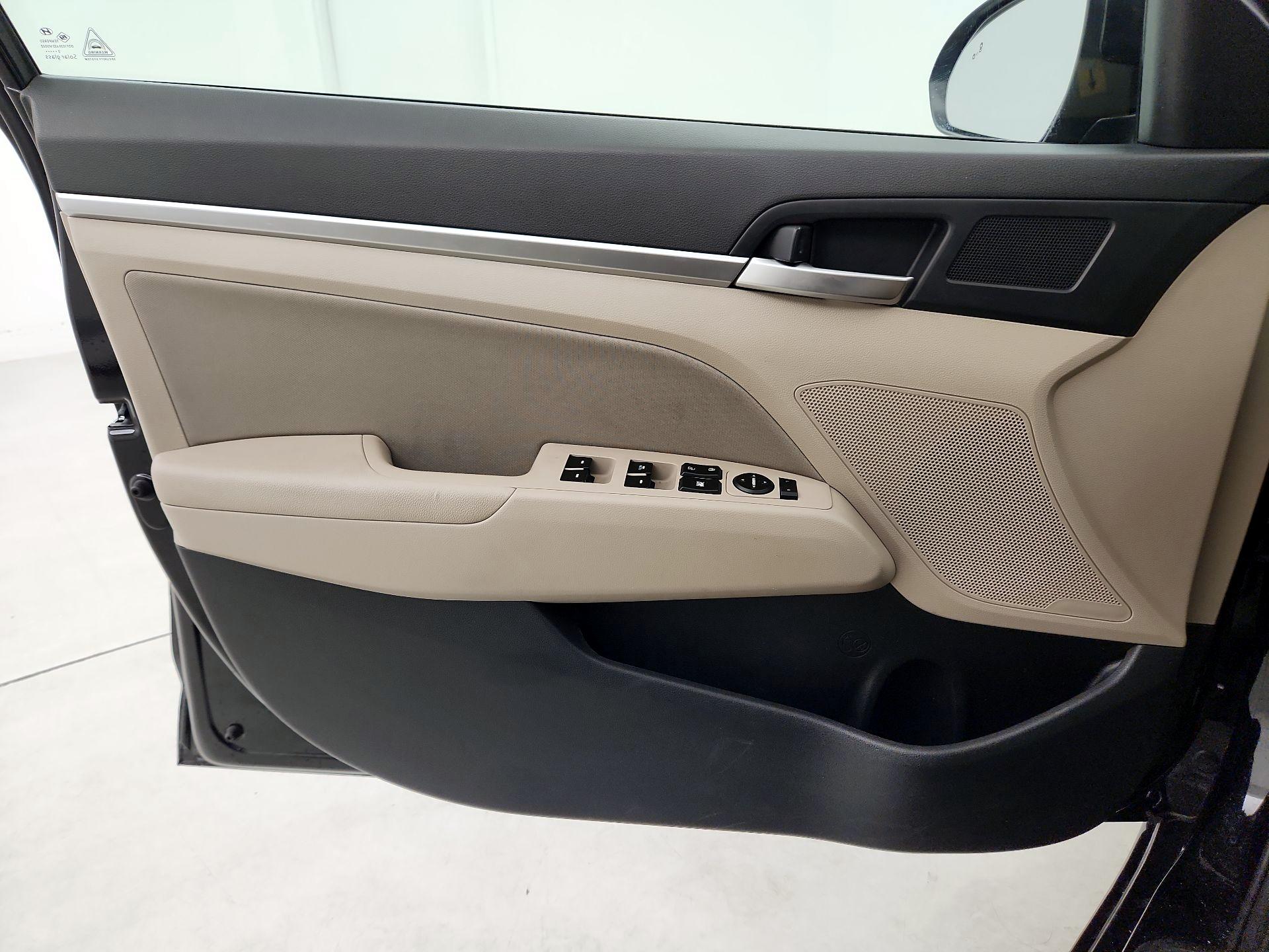 Thumbnail: 2020 Hyundai Elantra - 12