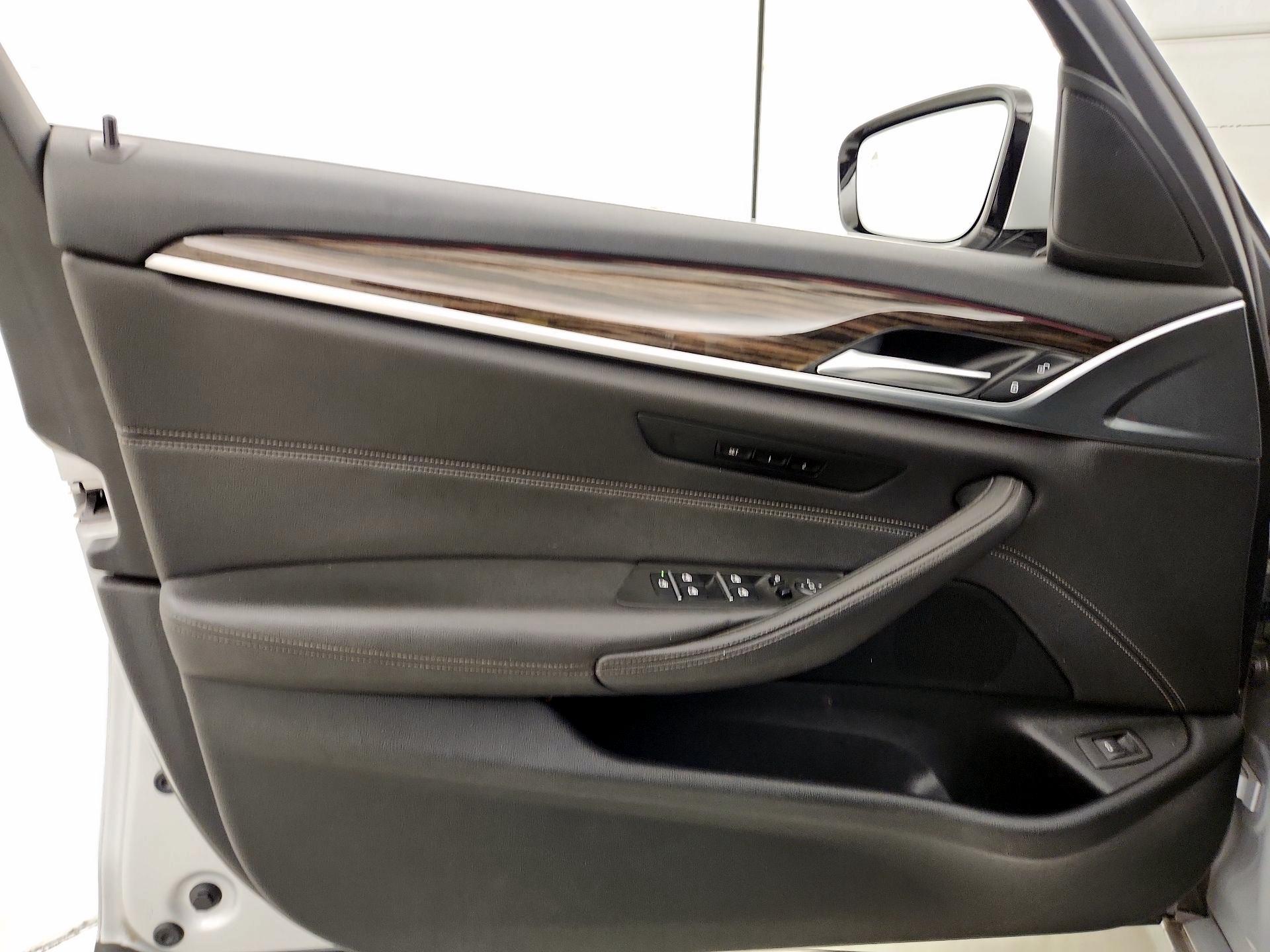 Thumbnail: 2021 BMW 5 Series - 12