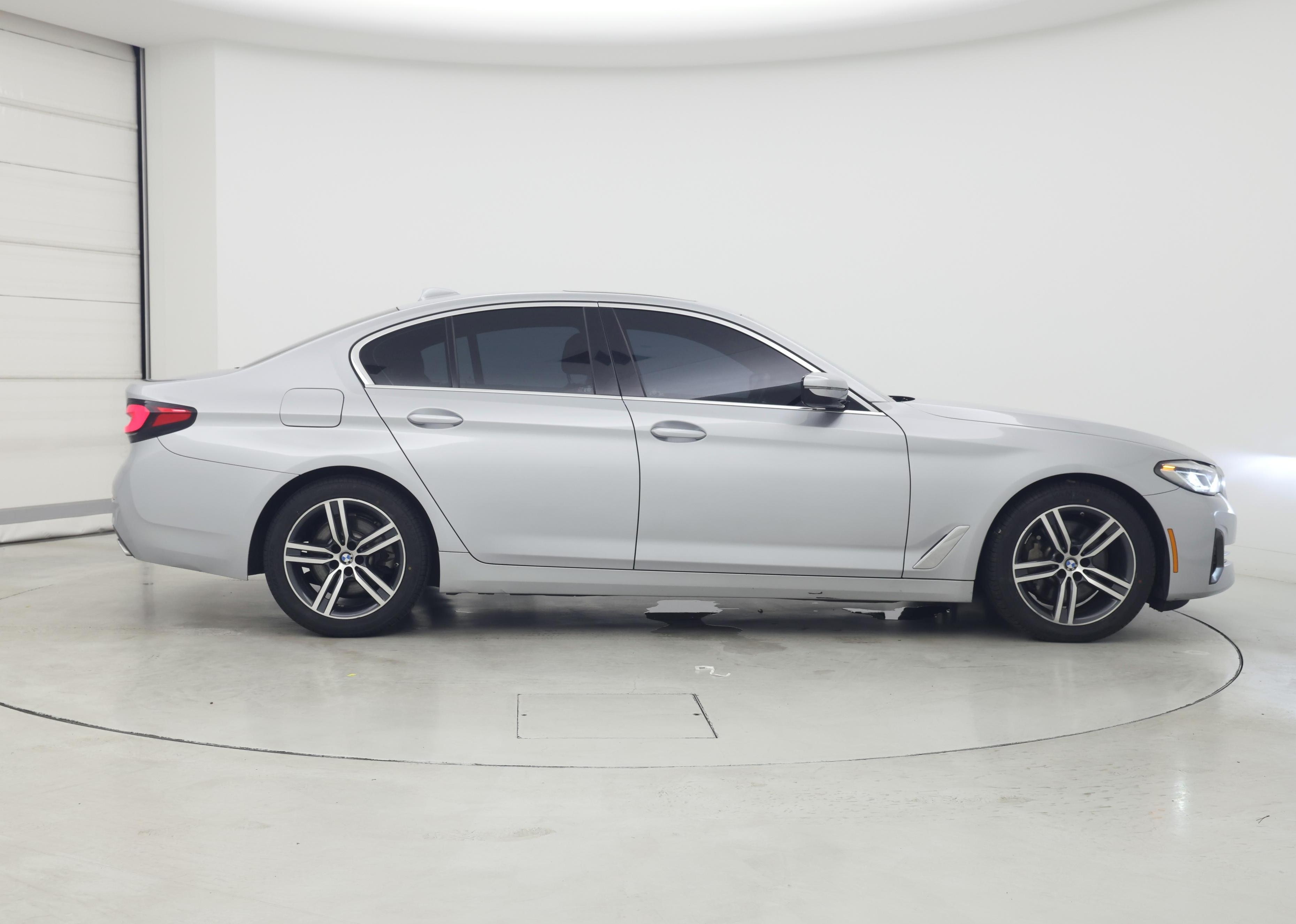 Thumbnail: 2021 BMW 5 Series - 7