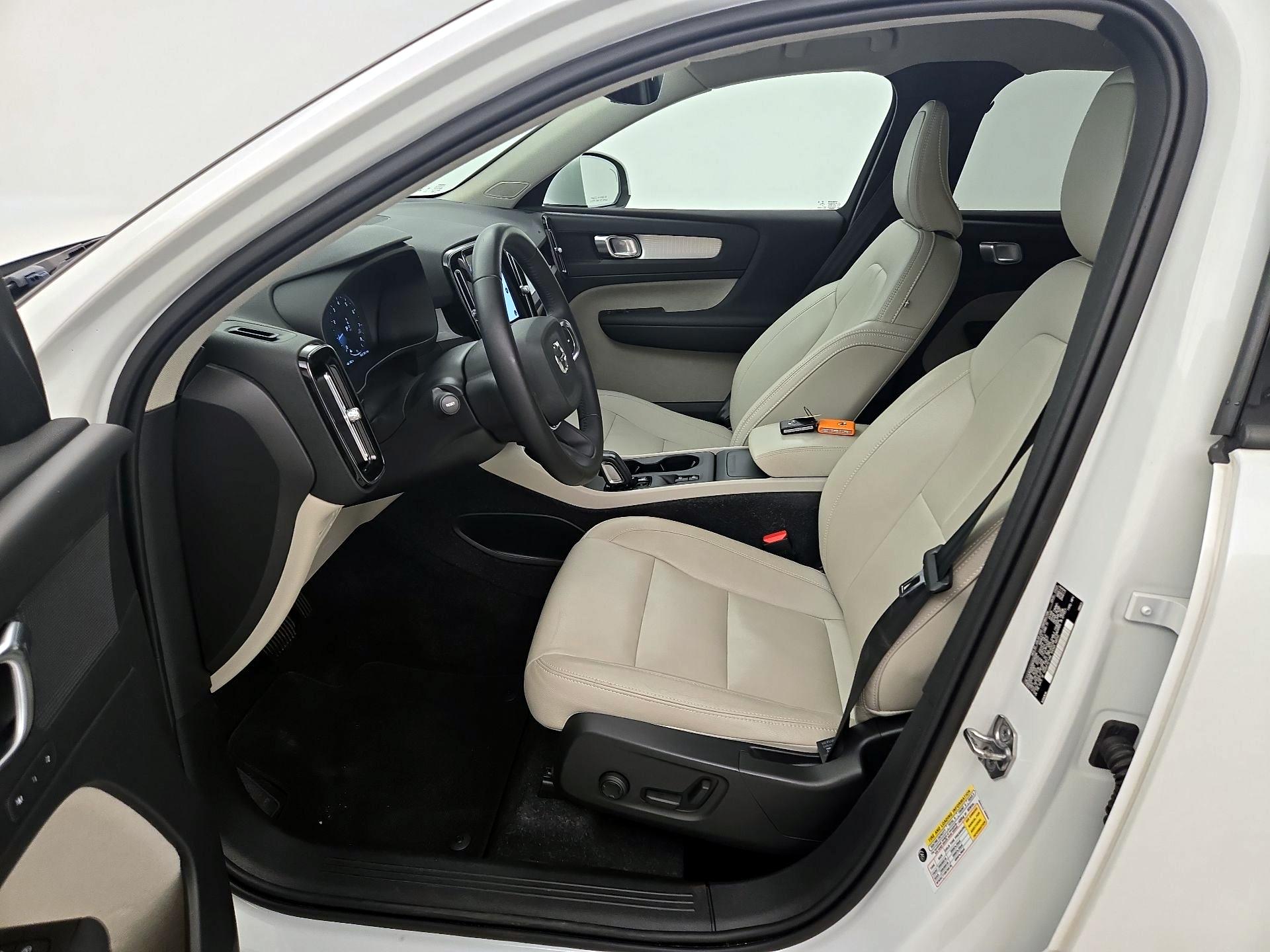 Thumbnail: 2021 Volvo XC40 - 11