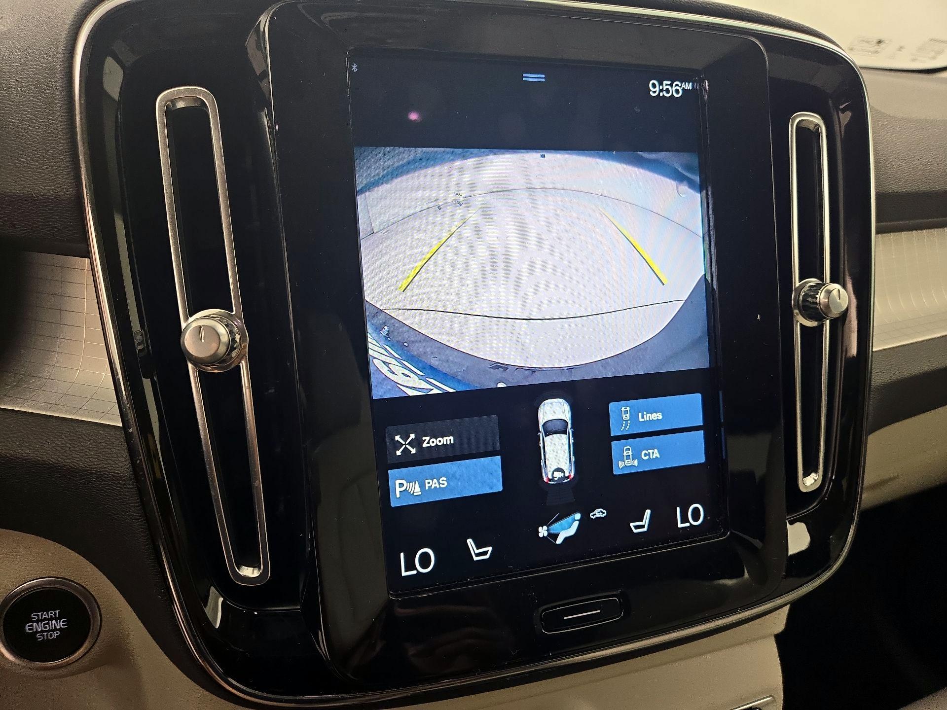 Thumbnail: 2021 Volvo XC40 - 15