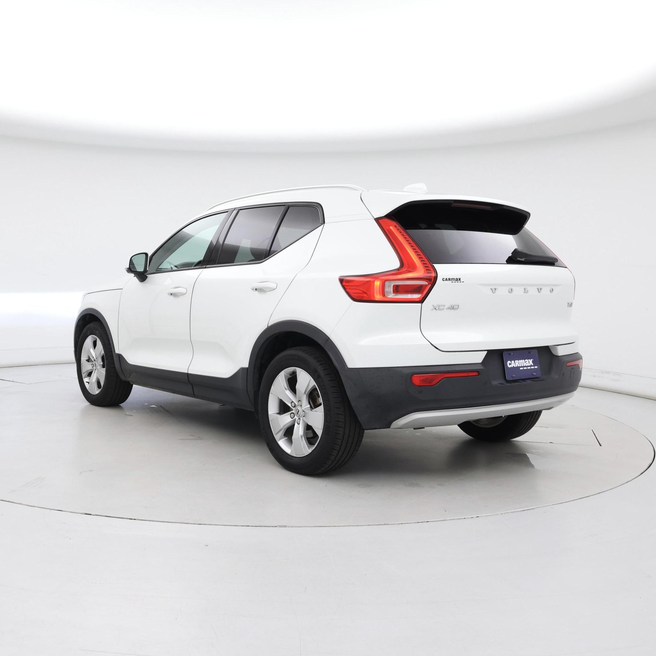 Thumbnail: 2021 Volvo XC40 - 2
