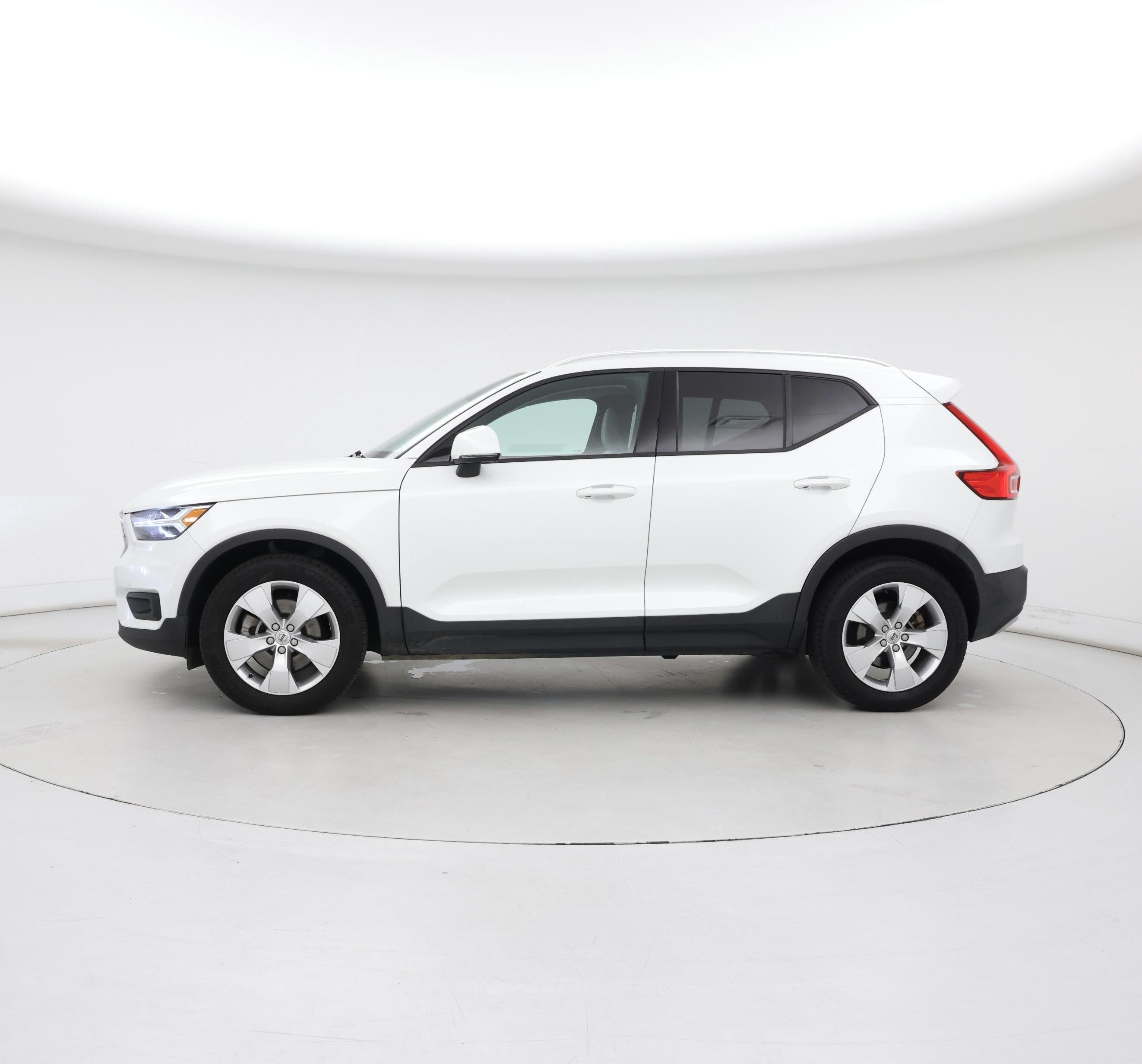 Thumbnail: 2021 Volvo XC40 - 3