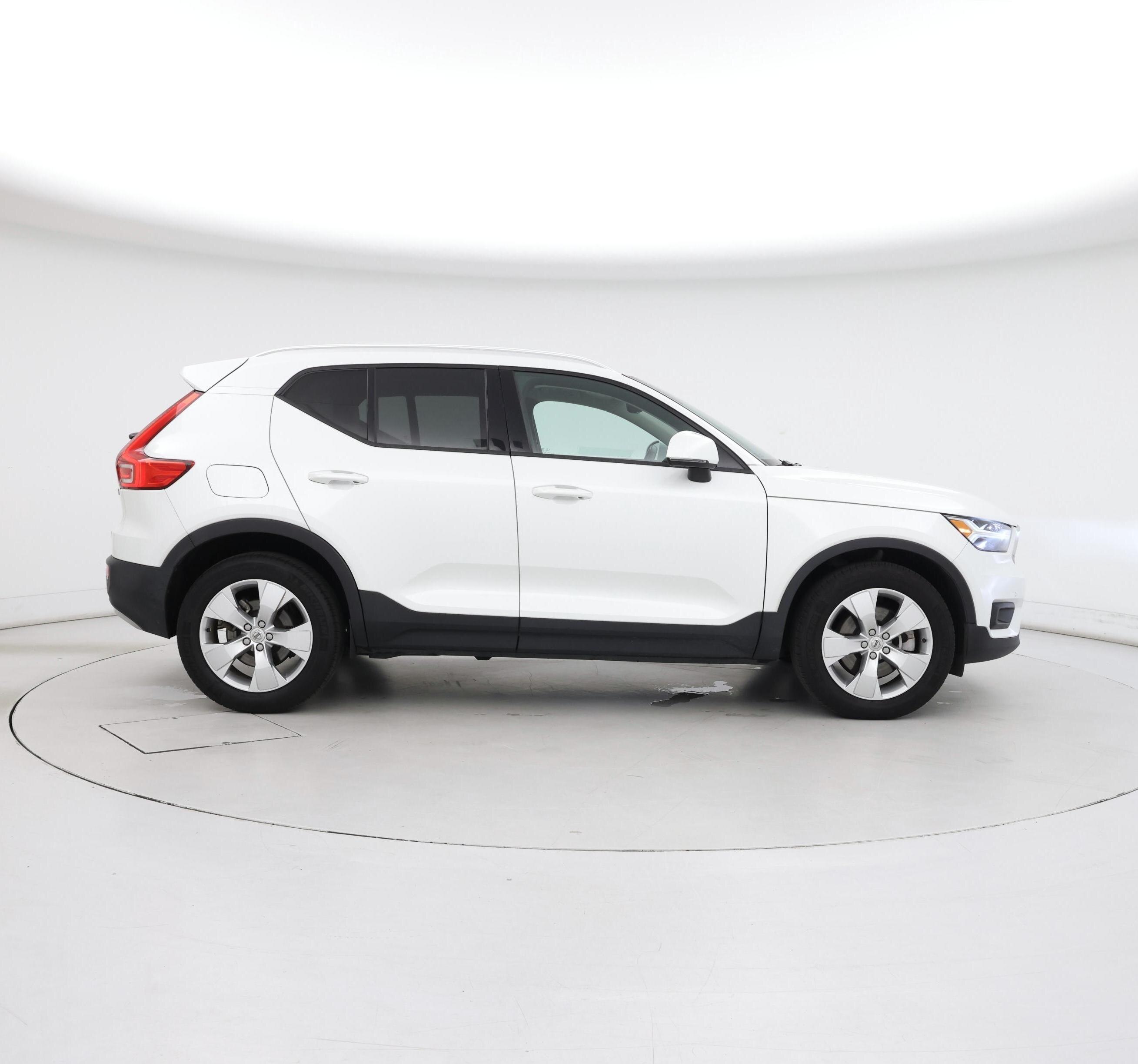 Thumbnail: 2021 Volvo XC40 - 7