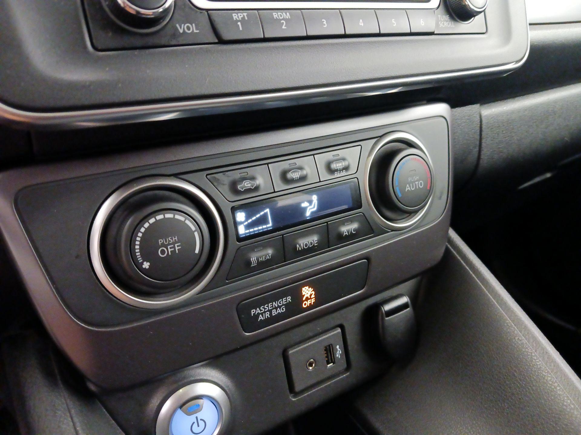 Thumbnail: 2018 Nissan Leaf - 16