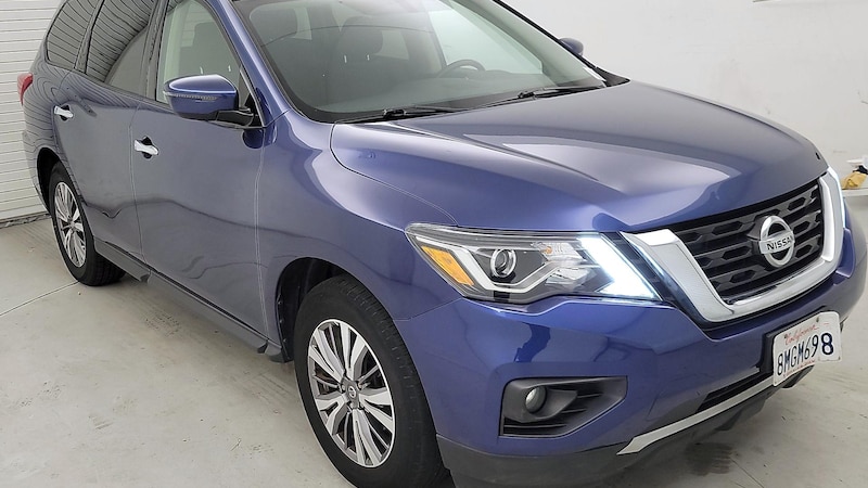 2020 Nissan Pathfinder SV Hero Image