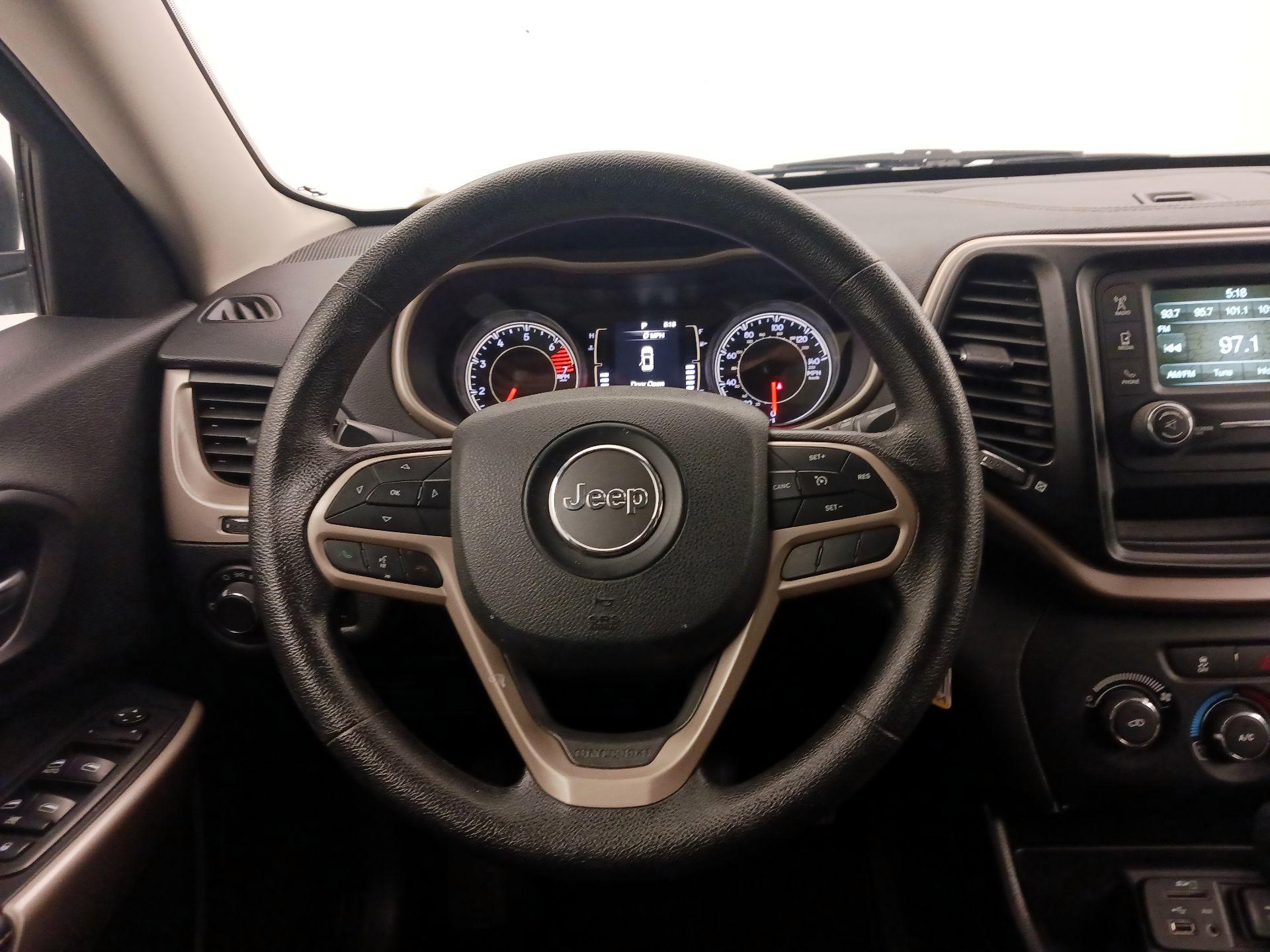 Thumbnail: 2017 Jeep Cherokee - 10