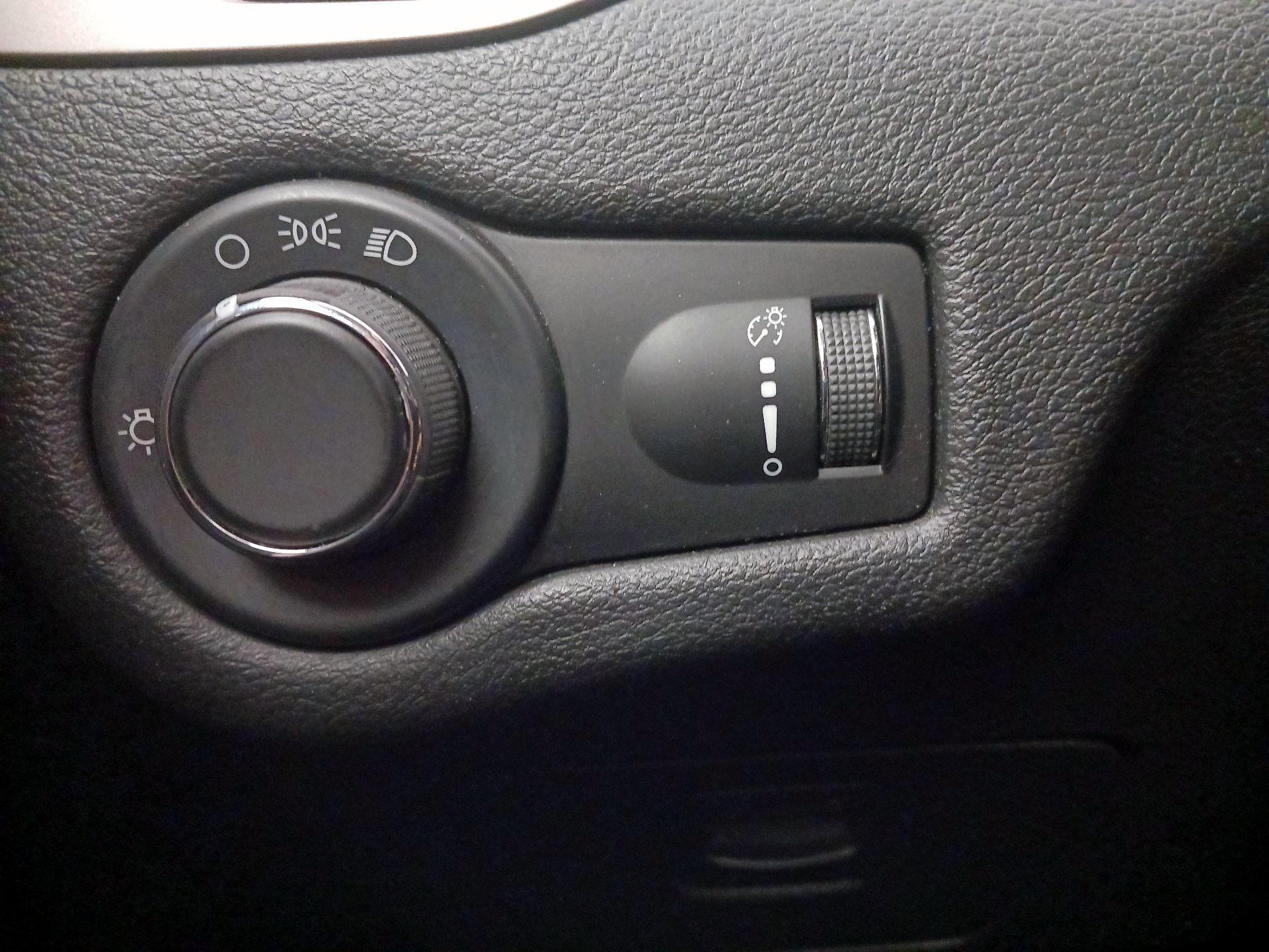Thumbnail: 2017 Jeep Cherokee - 13