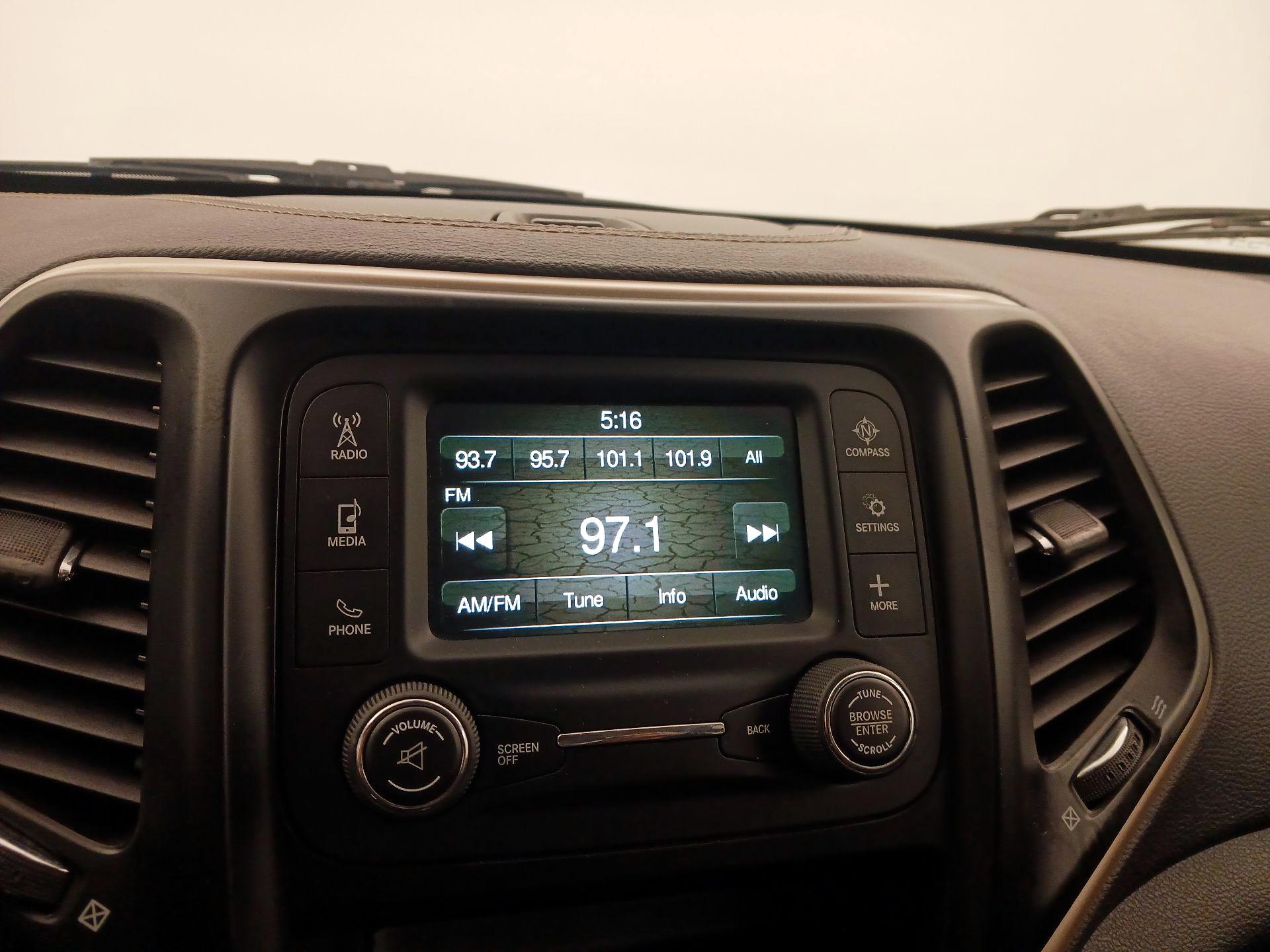 Thumbnail: 2017 Jeep Cherokee - 15