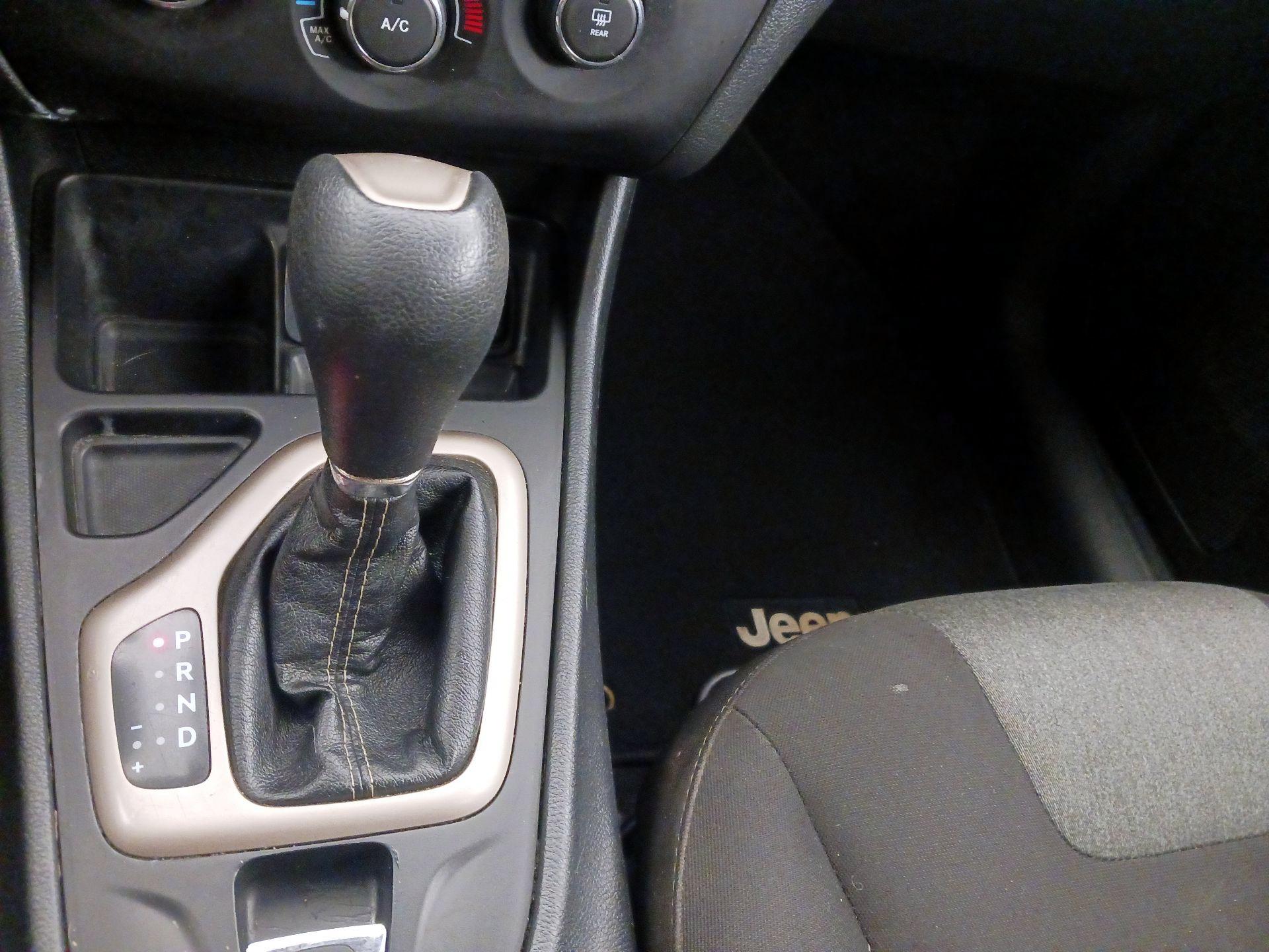 Thumbnail: 2017 Jeep Cherokee - 17