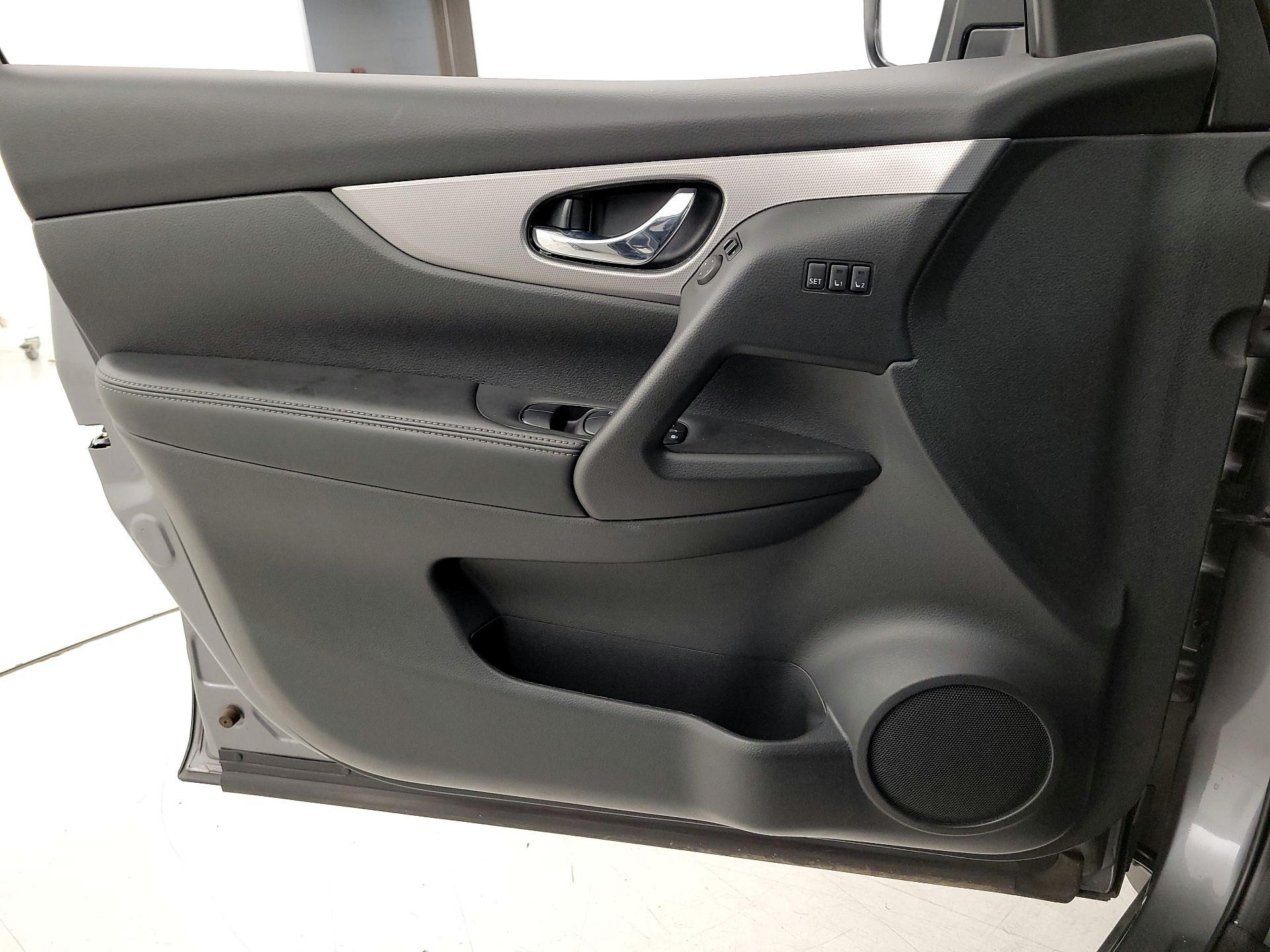 Thumbnail: 2020 Nissan Rogue Sport - 12