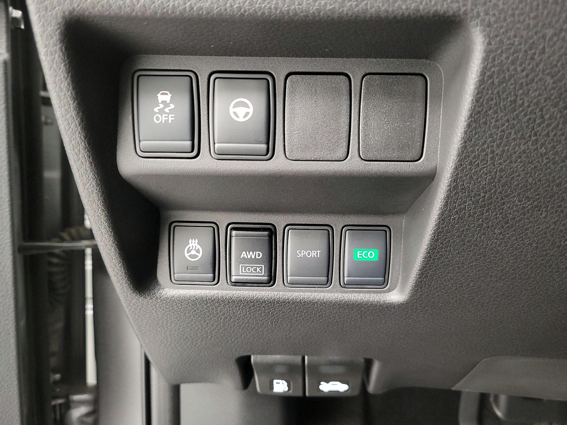 Thumbnail: 2020 Nissan Rogue Sport - 13