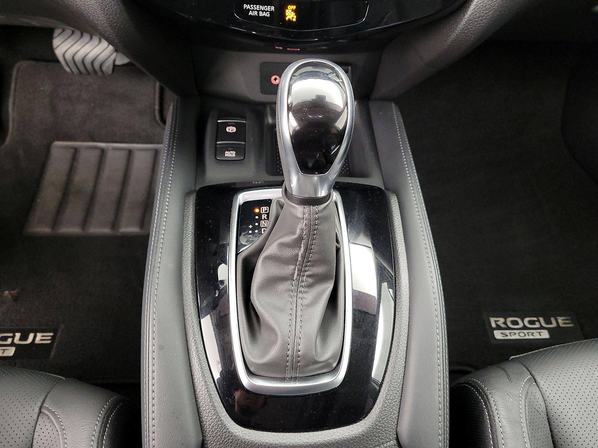 Thumbnail: 2020 Nissan Rogue Sport - 17