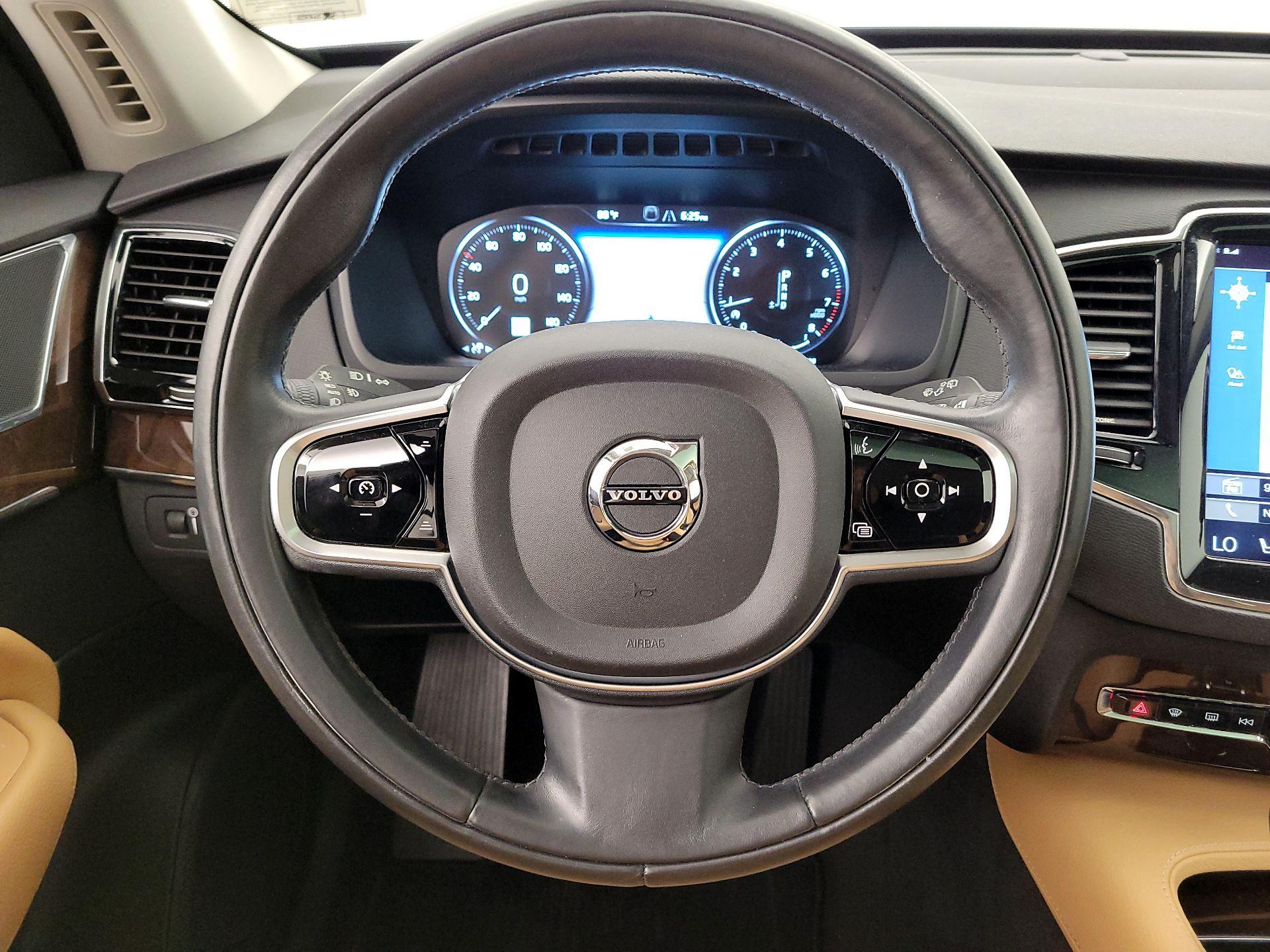 Thumbnail: 2016 Volvo XC90 - 10