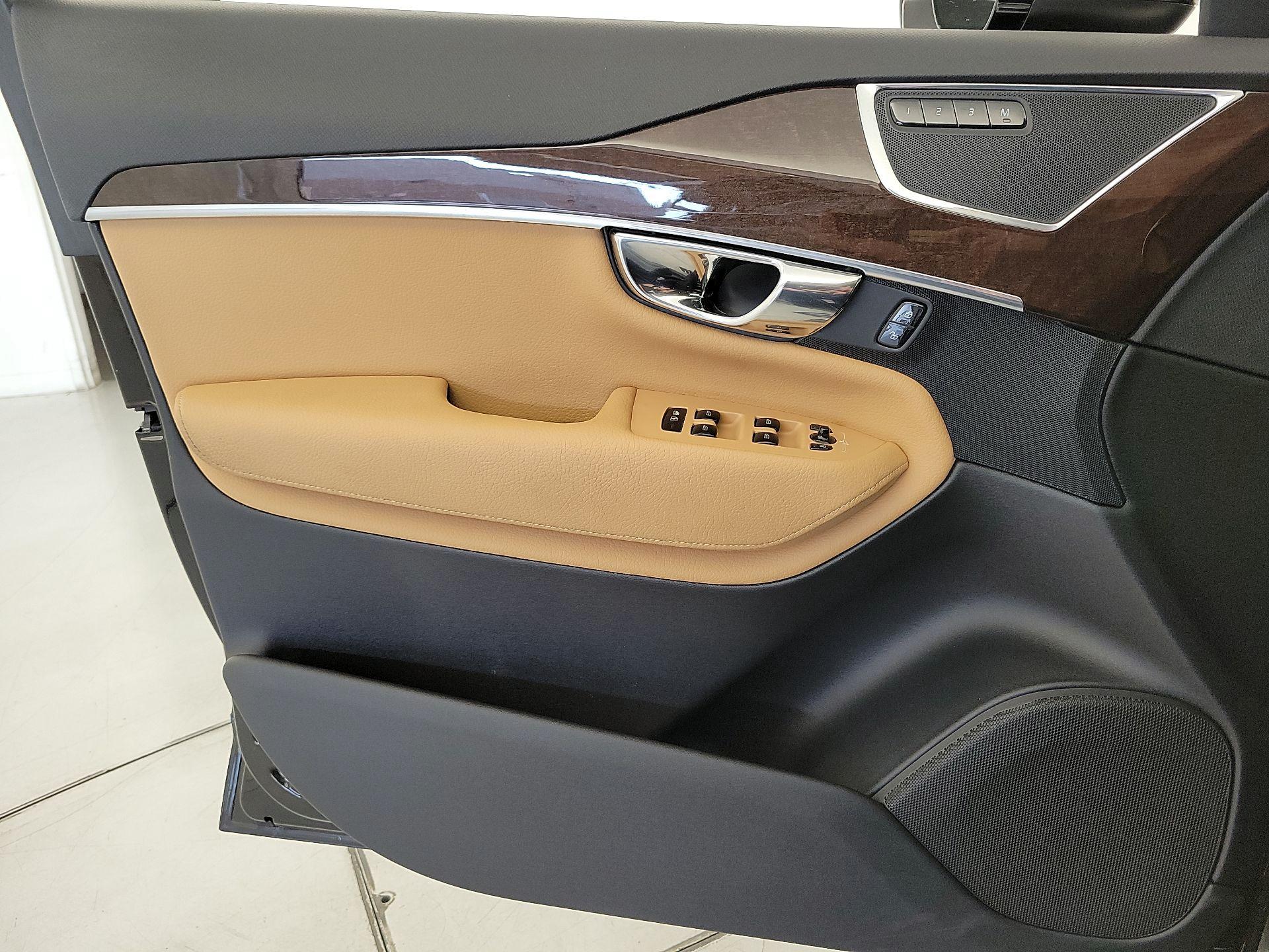 Thumbnail: 2016 Volvo XC90 - 12