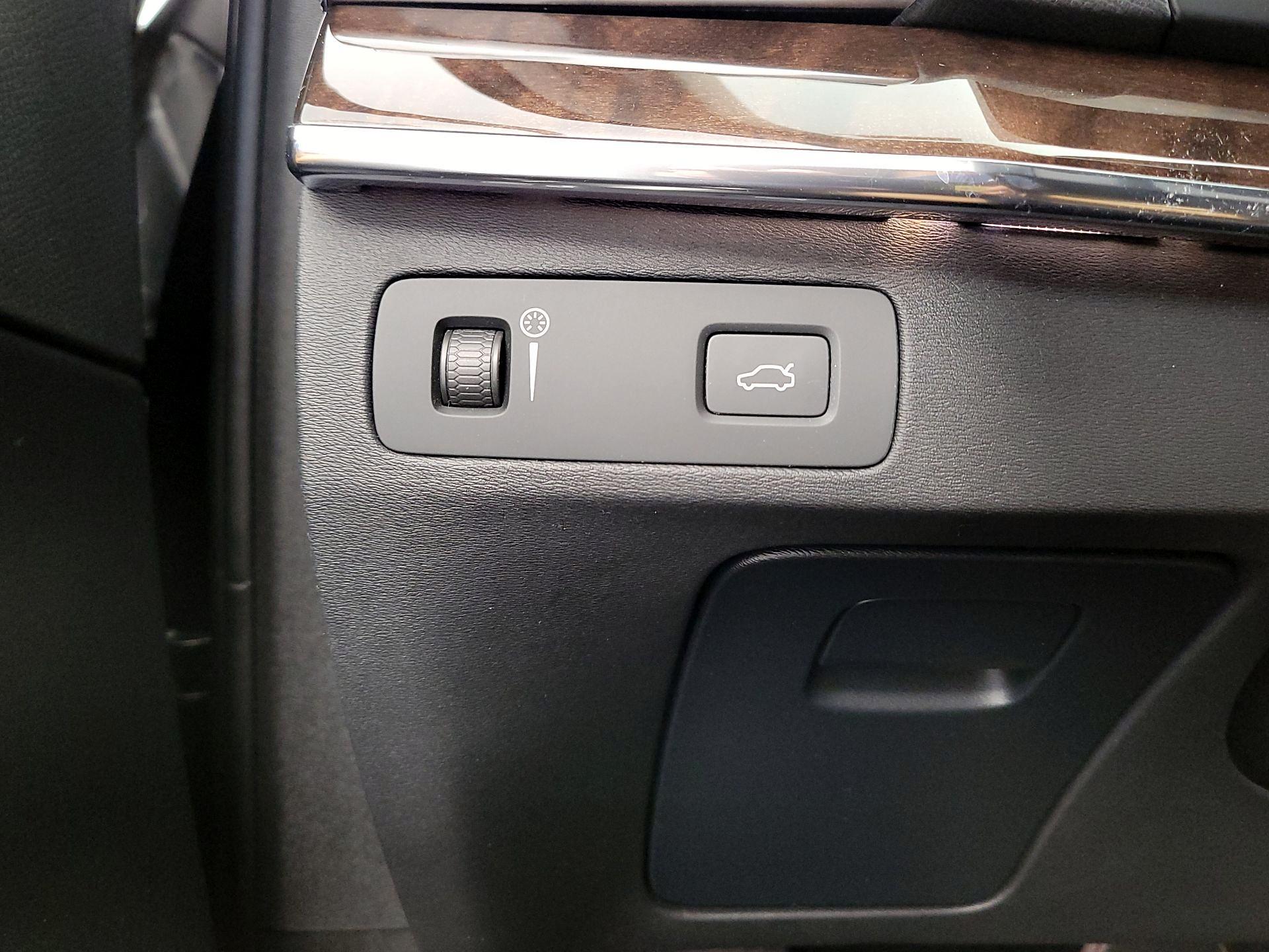 Thumbnail: 2016 Volvo XC90 - 13