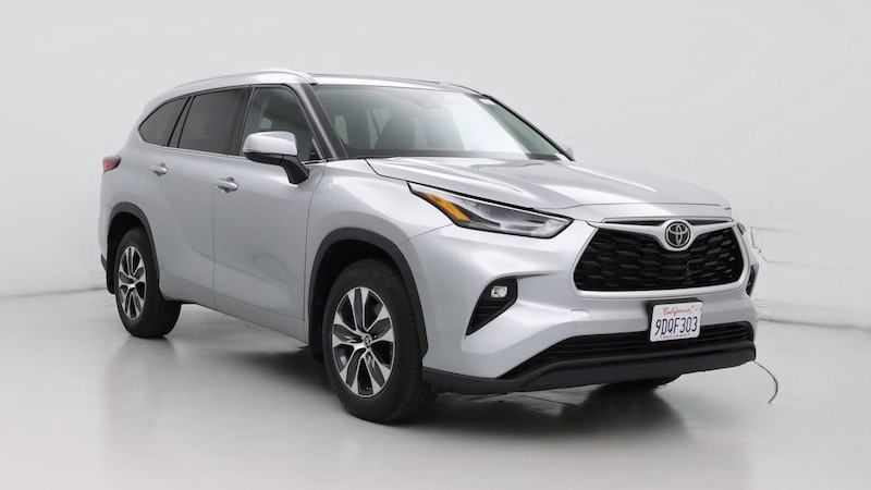 2022 Toyota Highlander XLE Hero Image