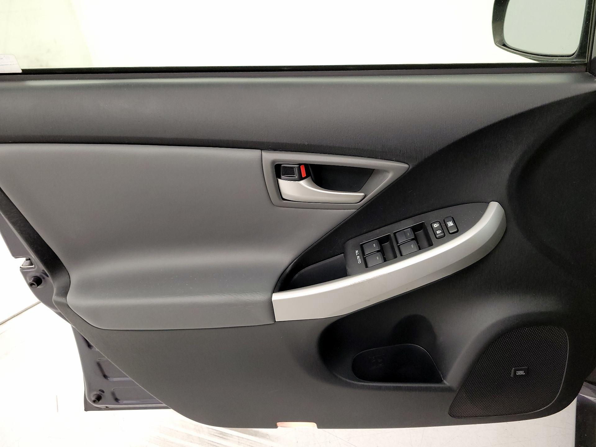 Thumbnail: 2015 Toyota Prius - 12