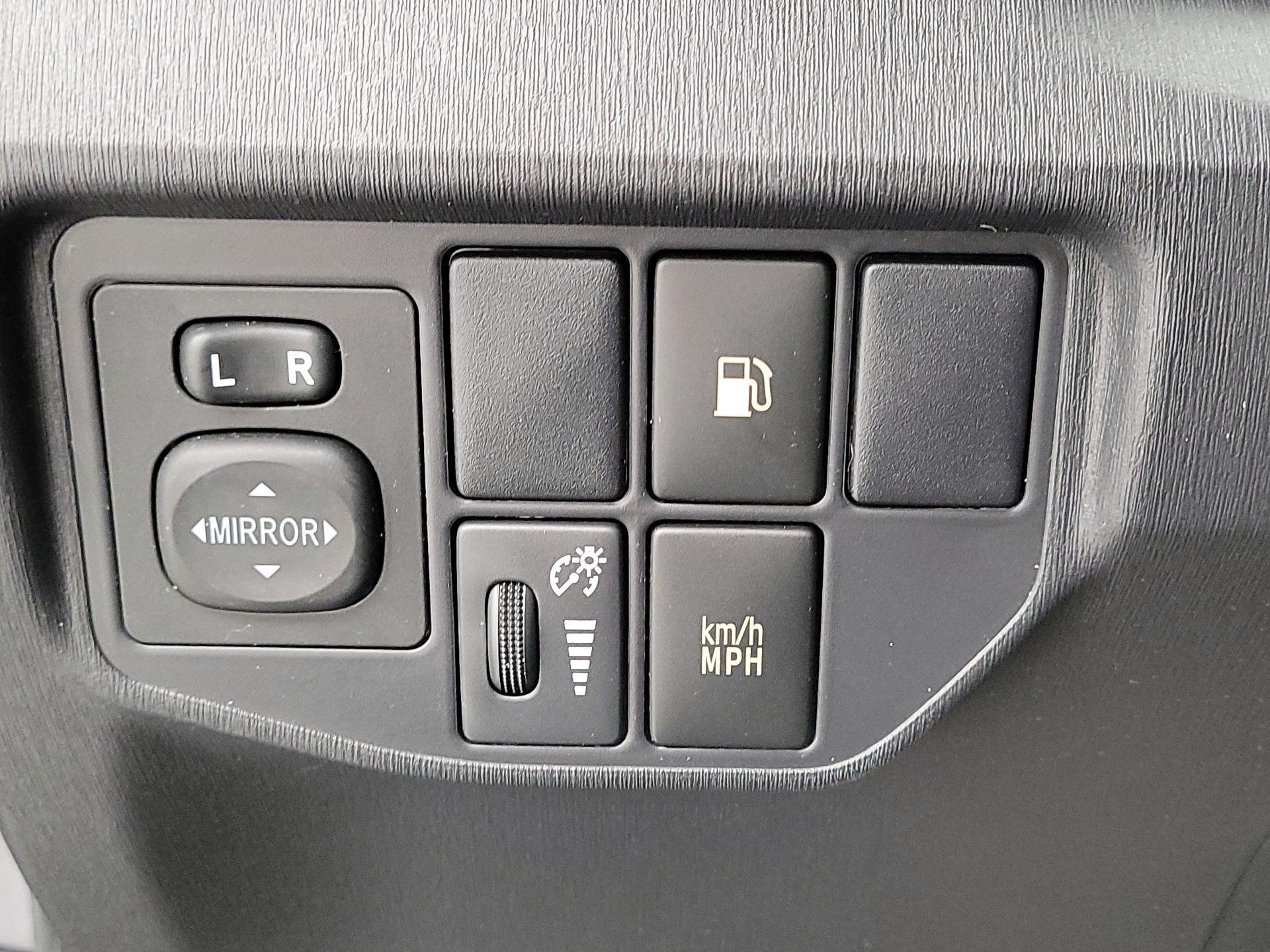 Thumbnail: 2015 Toyota Prius - 13