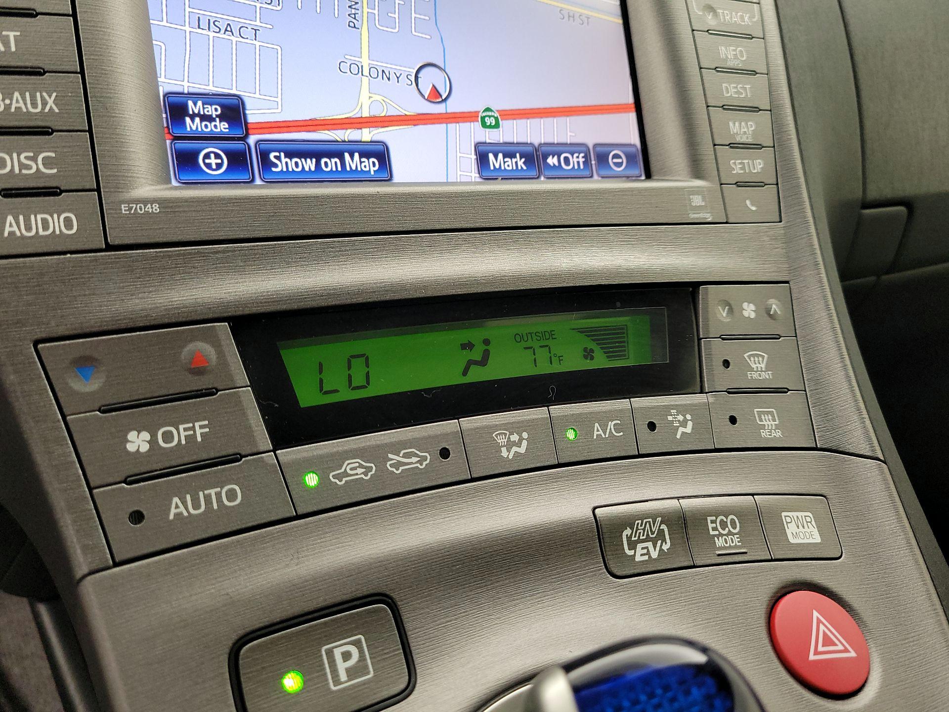 Thumbnail: 2015 Toyota Prius - 17