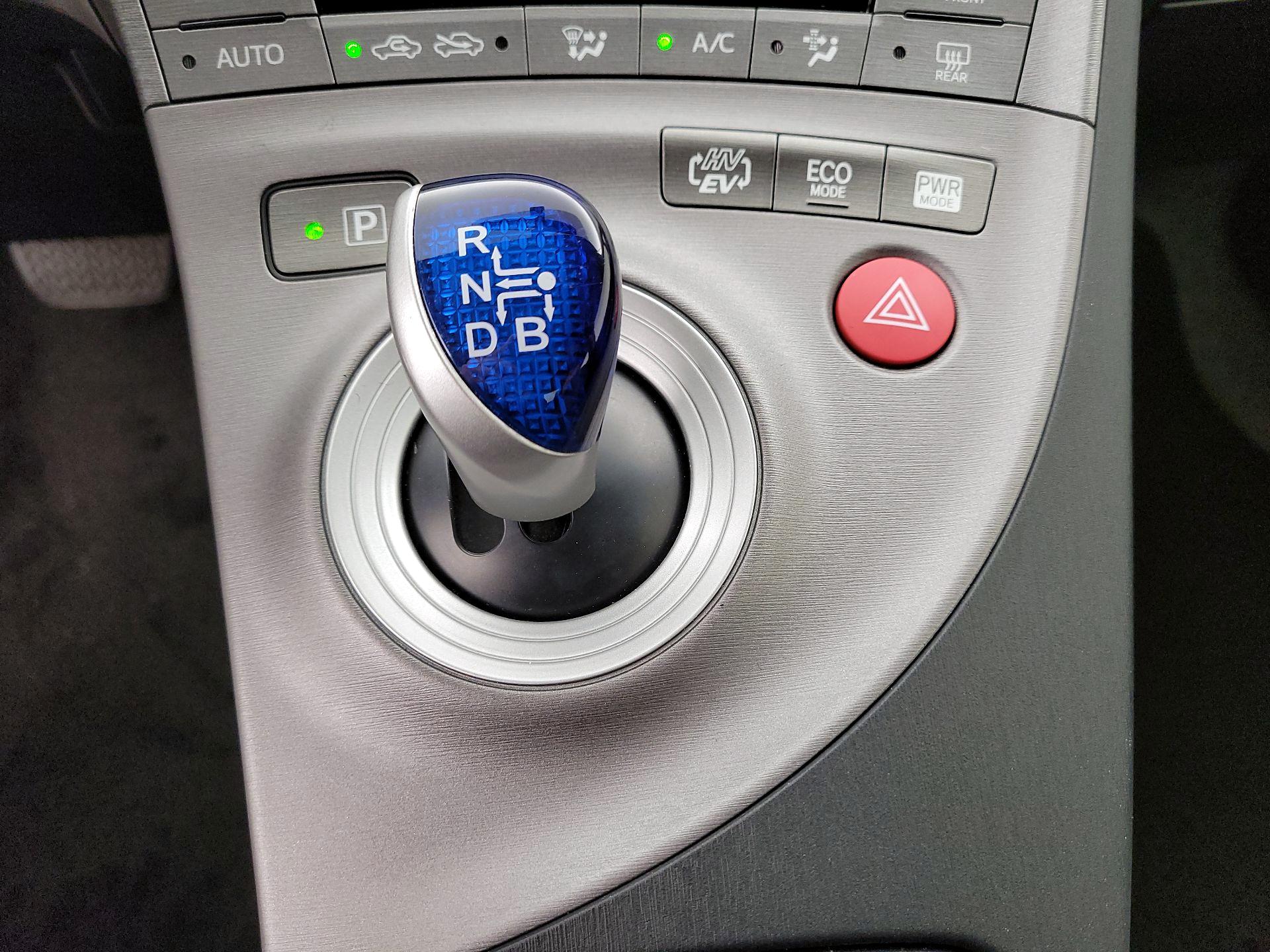 Thumbnail: 2015 Toyota Prius - 18