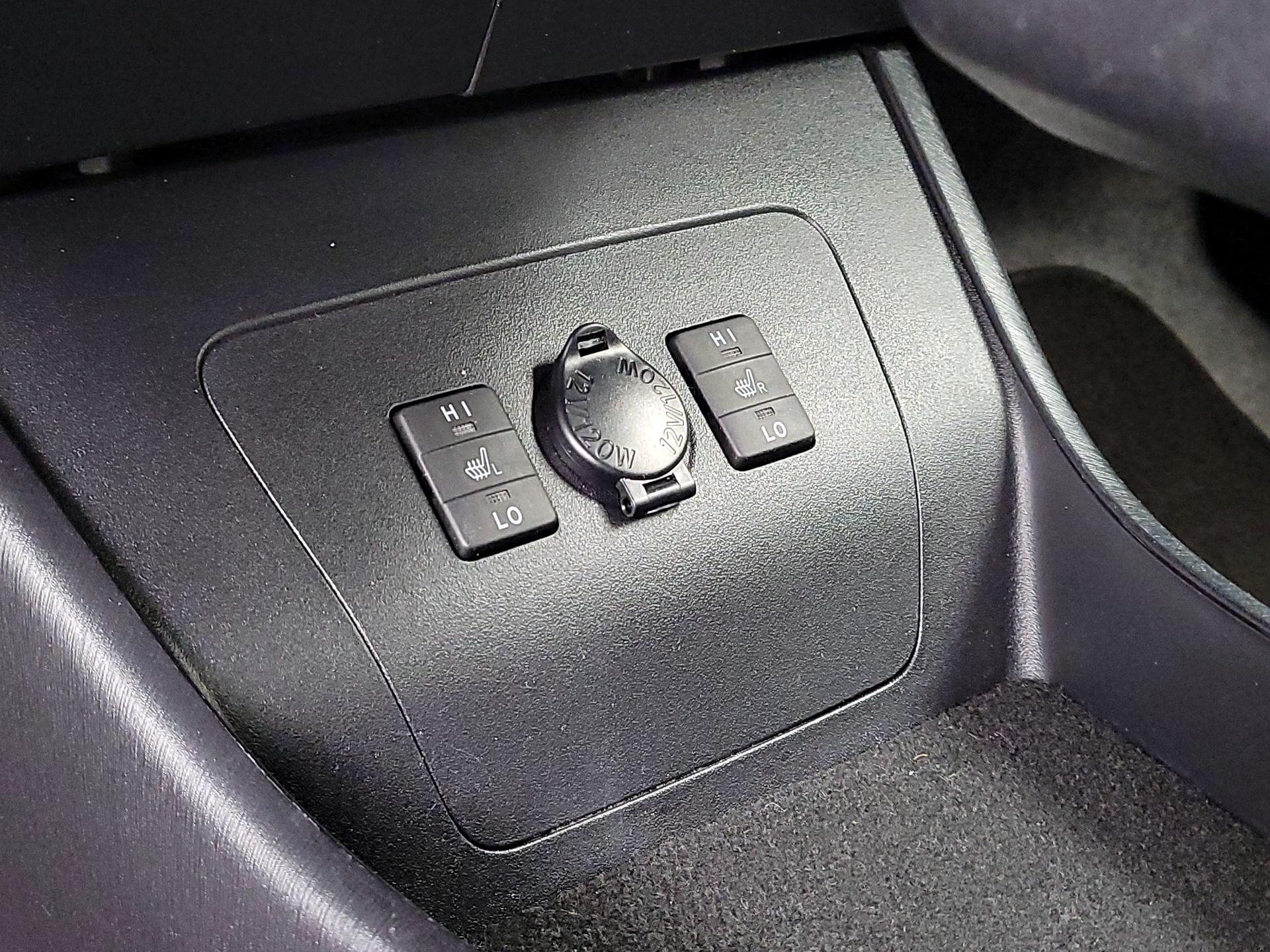 Thumbnail: 2015 Toyota Prius - 19