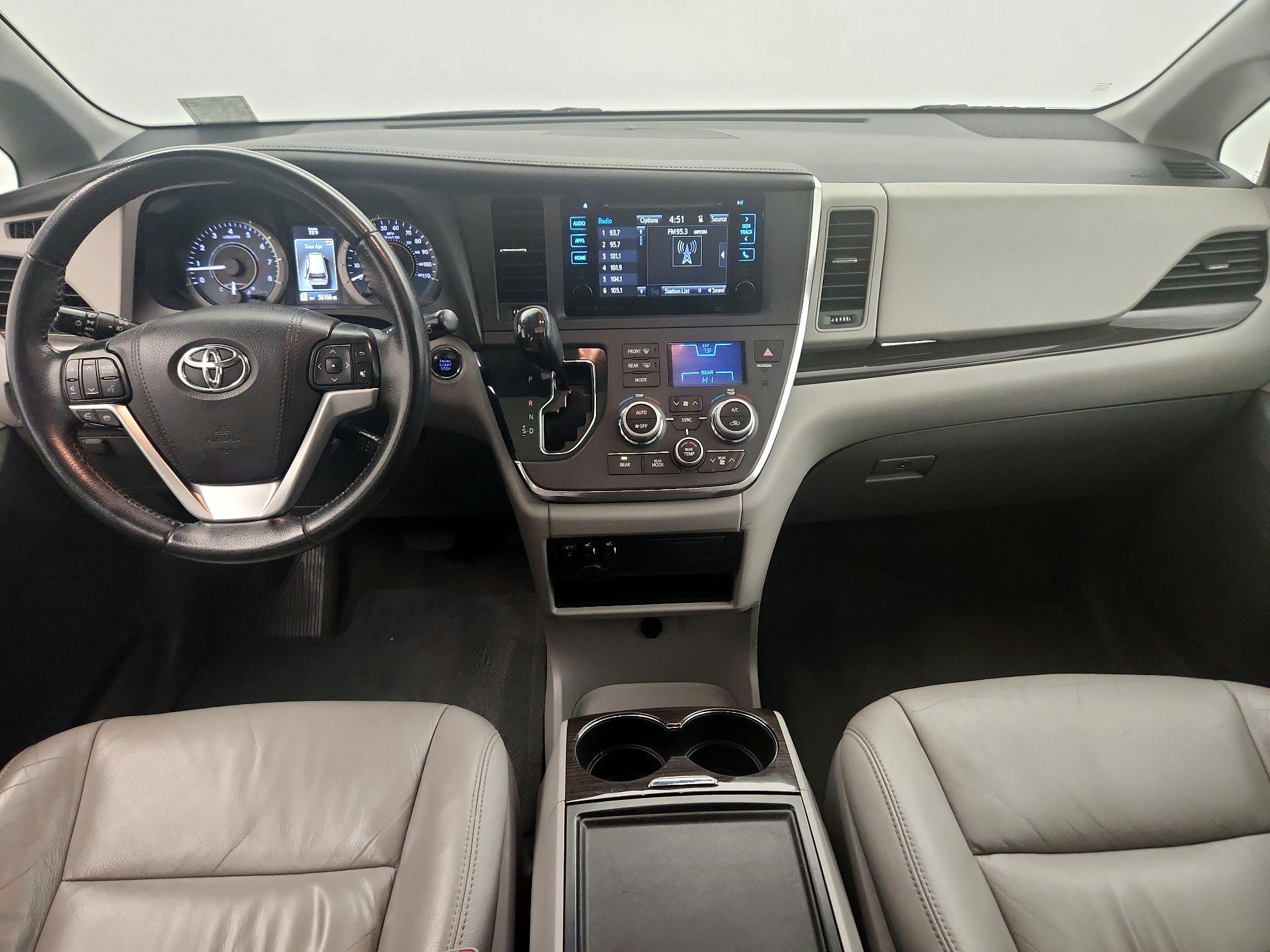 Thumbnail: 2017 Toyota Sienna - 9