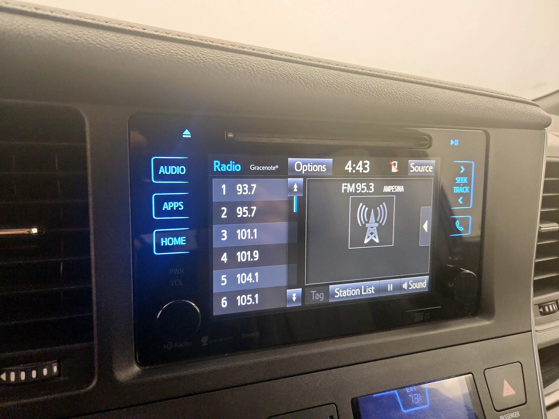 Thumbnail: 2017 Toyota Sienna - 15