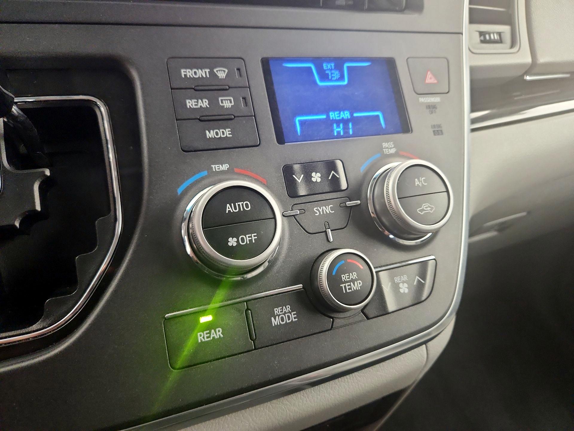 Thumbnail: 2017 Toyota Sienna - 16