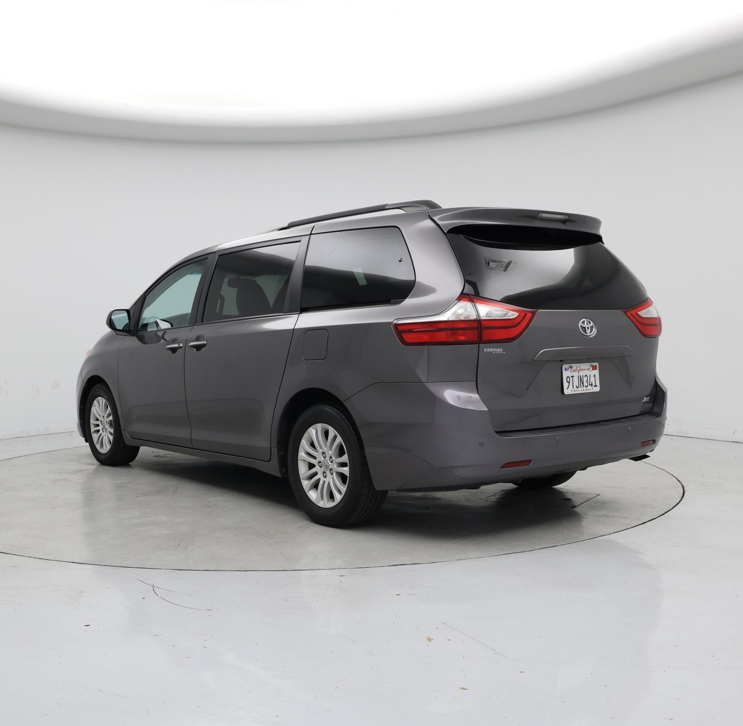 Thumbnail: 2017 Toyota Sienna - 2