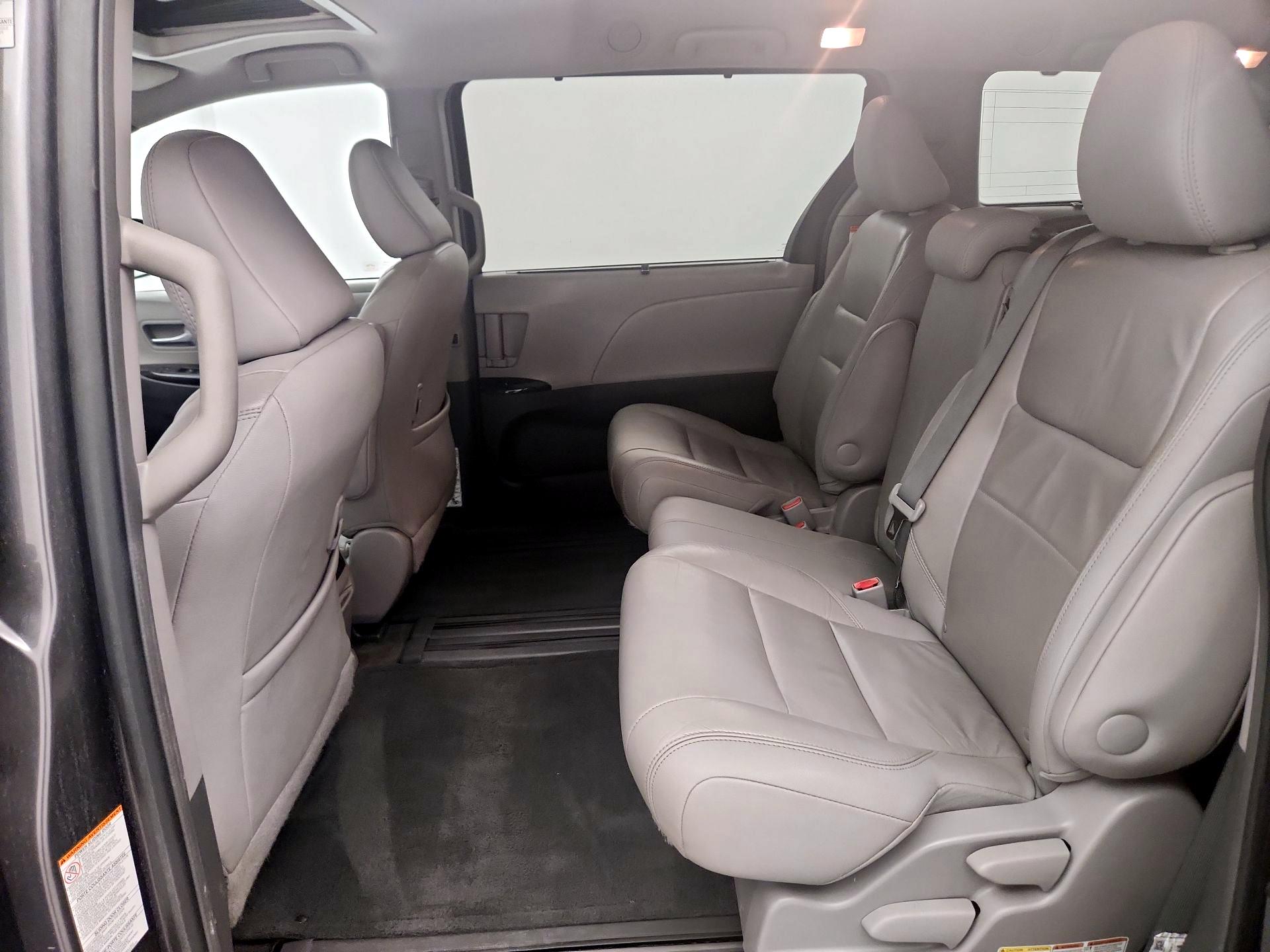 Thumbnail: 2017 Toyota Sienna - 20