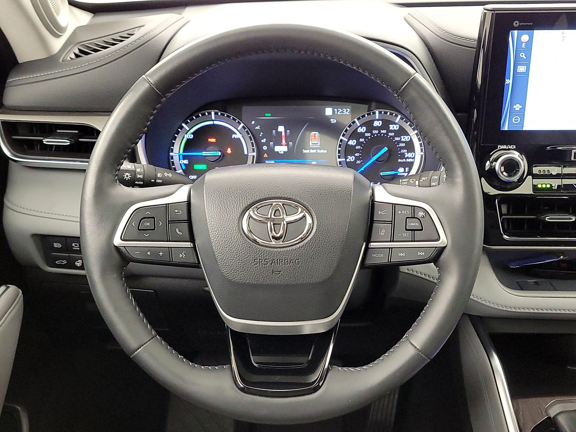 Thumbnail: 2022 Toyota Highlander - 10