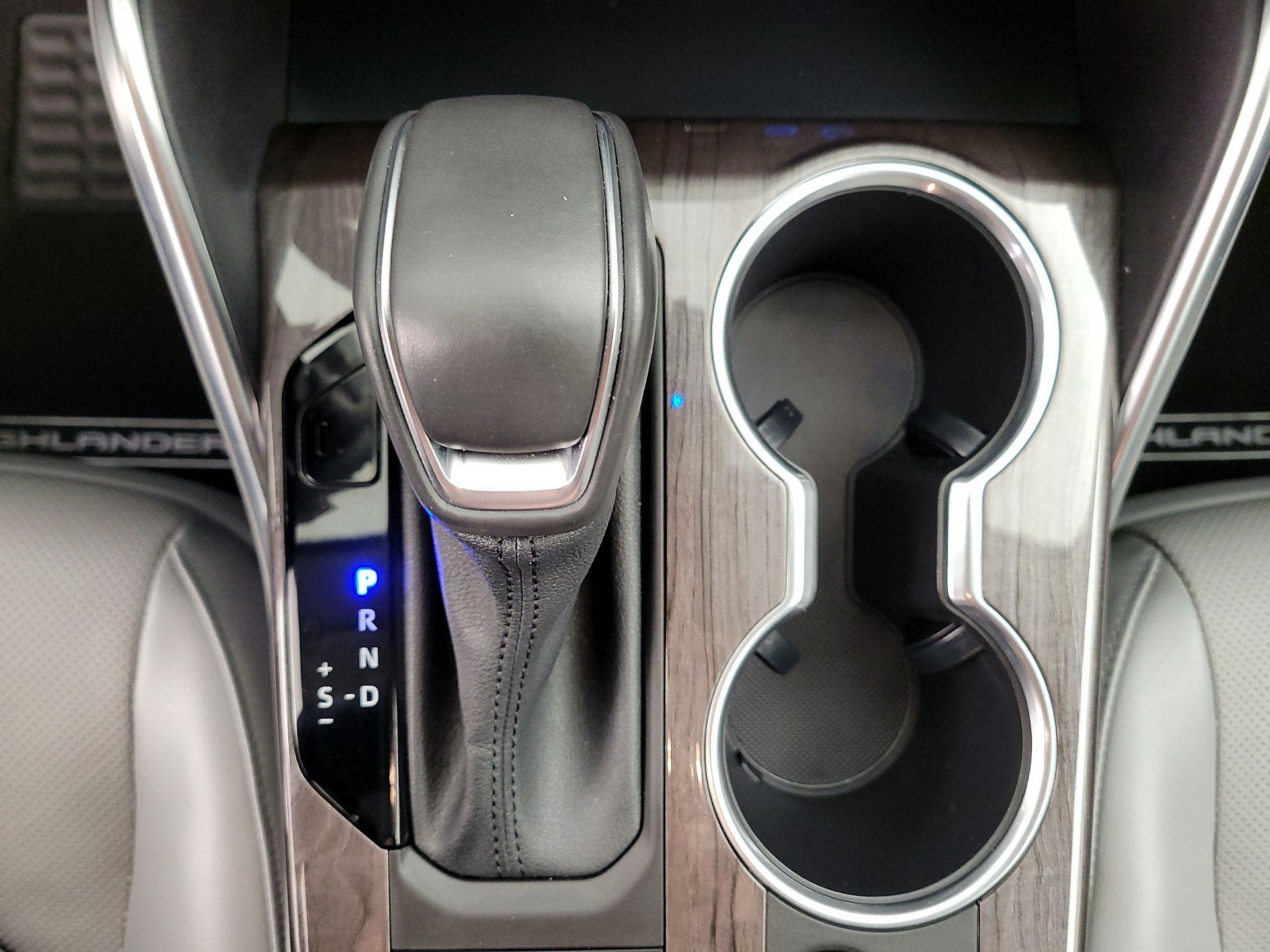 Thumbnail: 2022 Toyota Highlander - 18