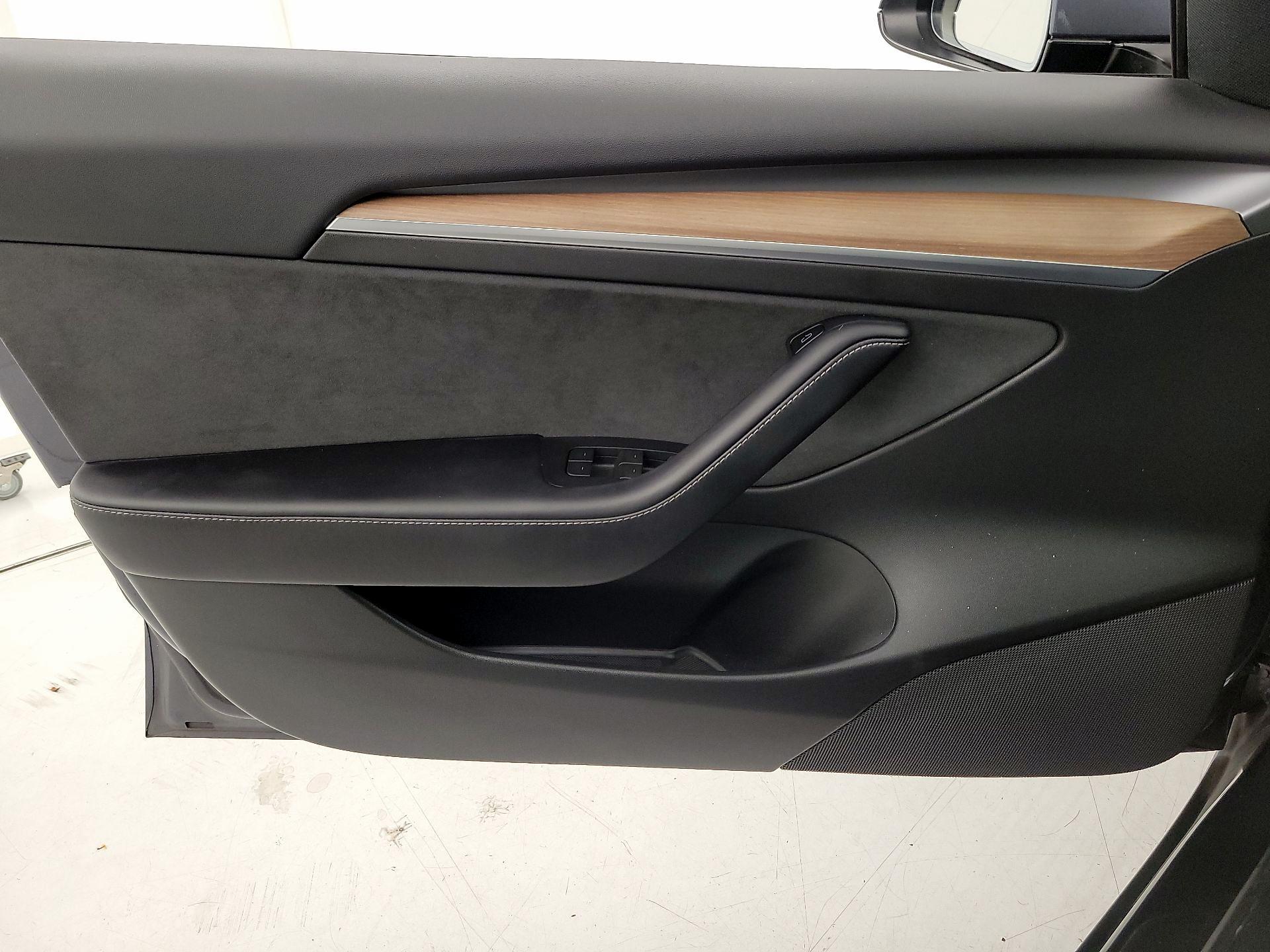 Thumbnail: 2022 Tesla Model 3 - 12