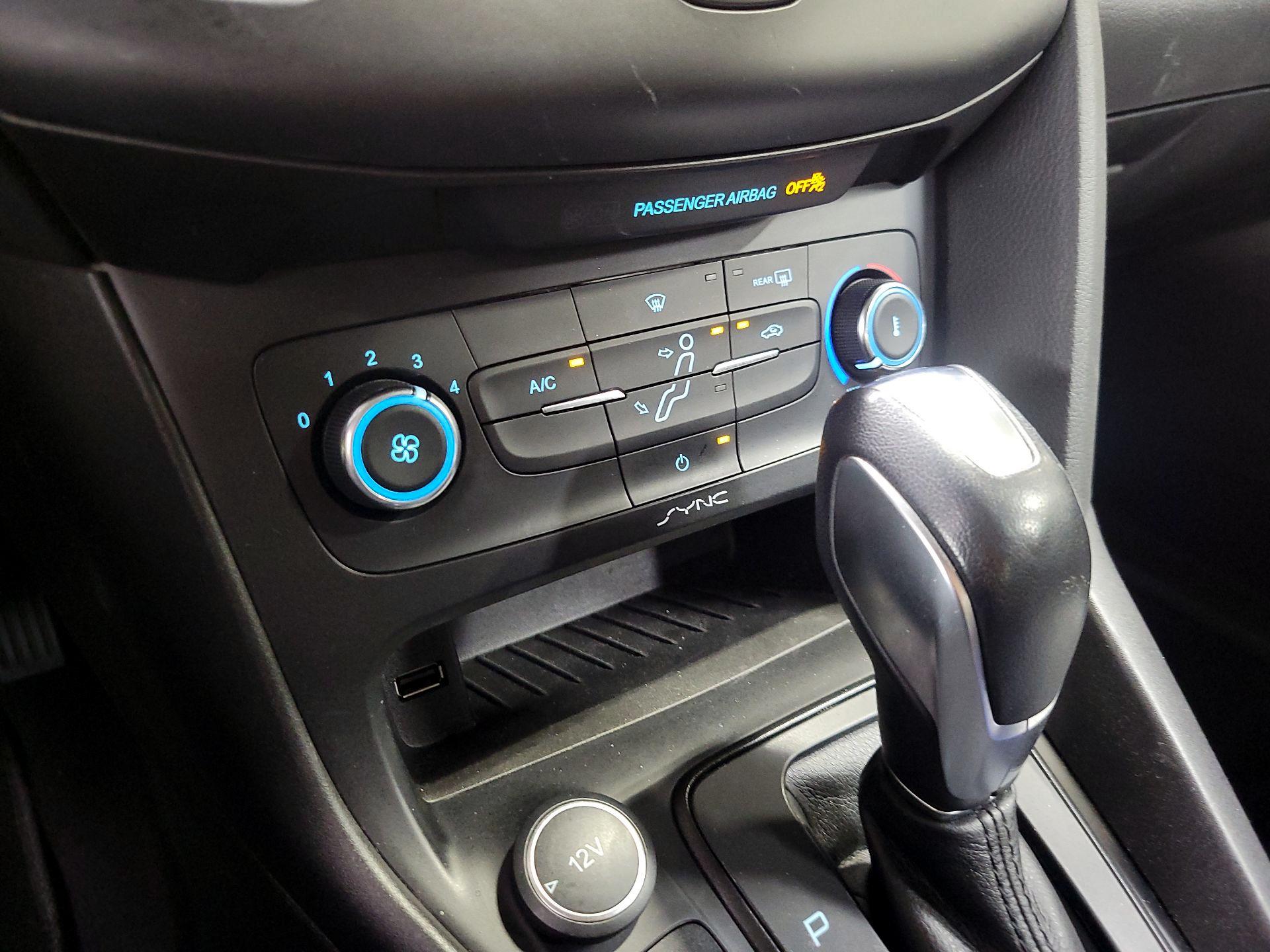 Thumbnail: 2016 Ford Focus - 16