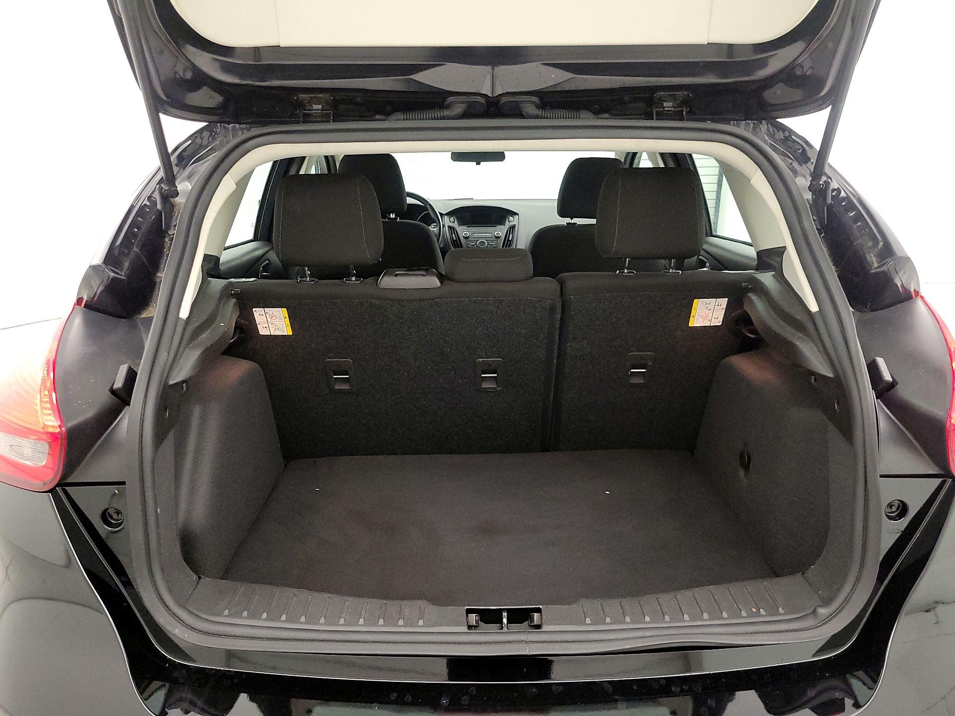 Thumbnail: 2016 Ford Focus - 20