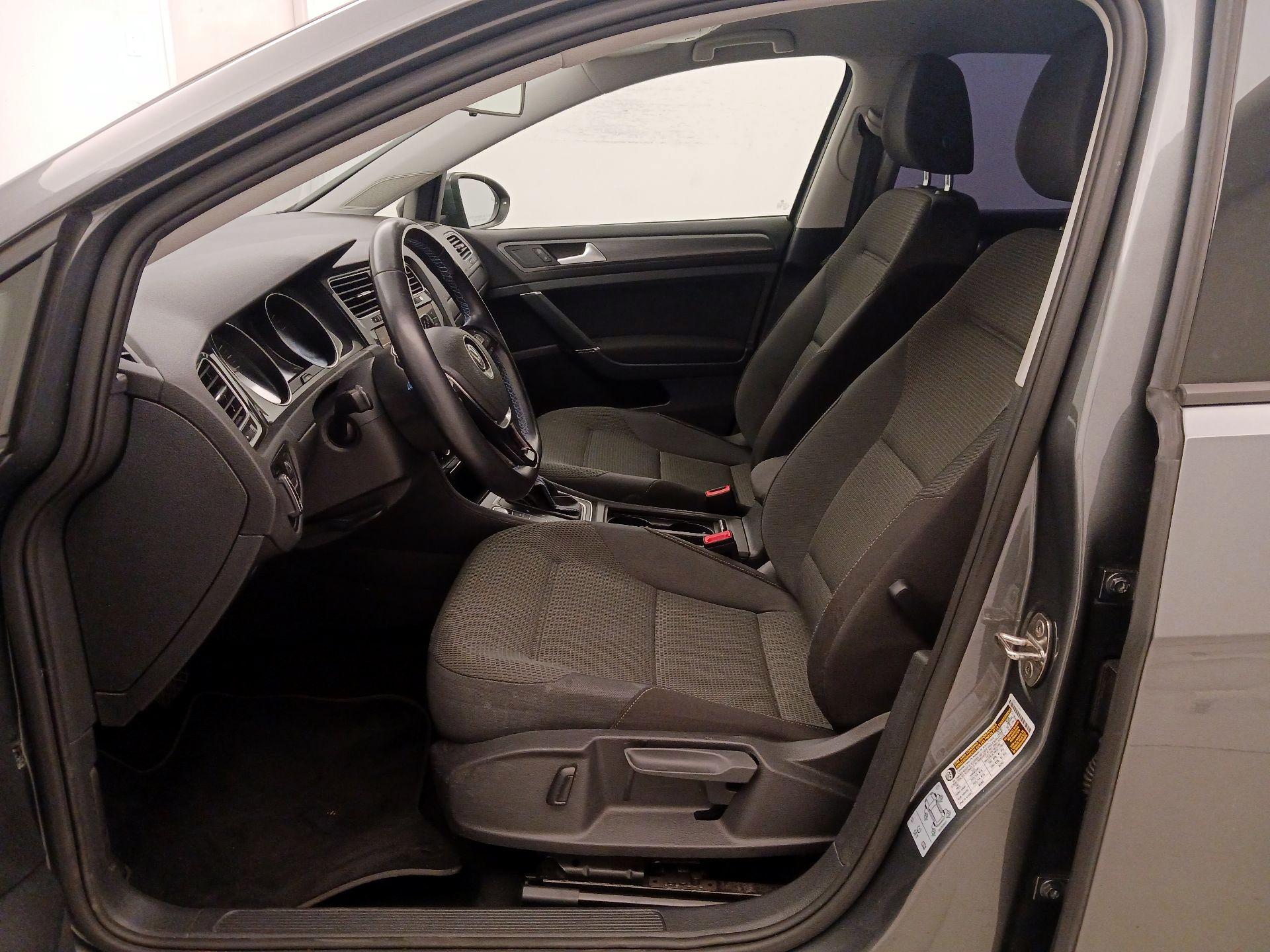 Thumbnail: 2019 Volkswagen e-Golf - 11